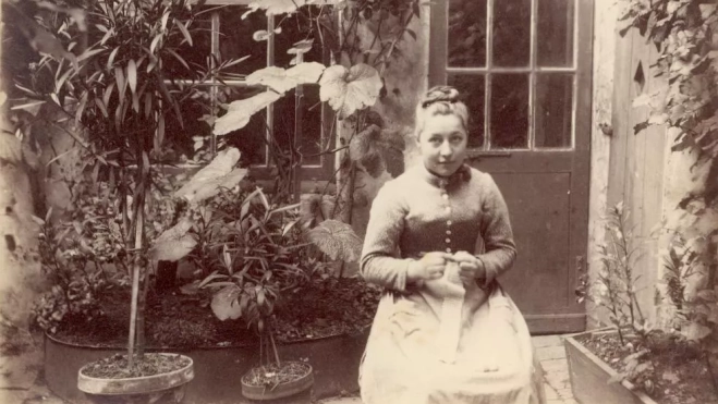 De sus primeras fotografías, 1887, el que está en la ventana, es Briet. De sus primeras fotografías, 1887, el que está en la ventana, es Briet.