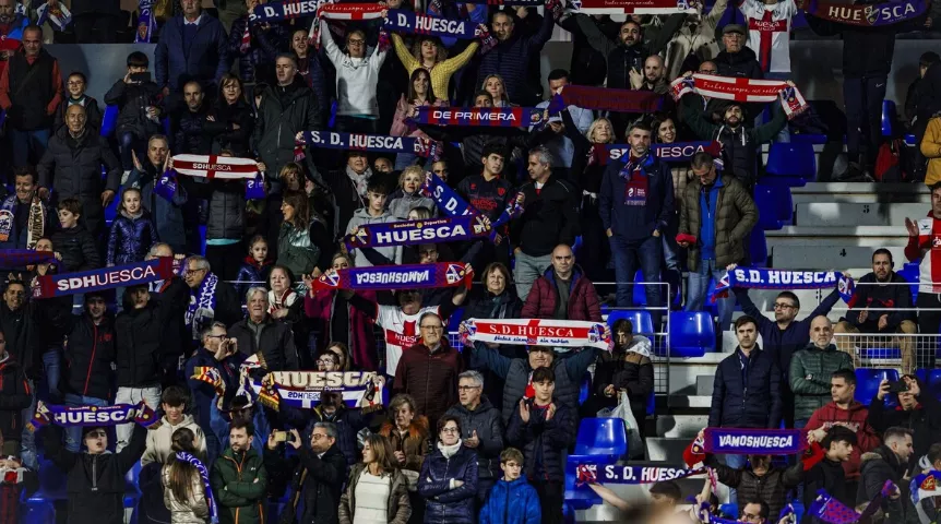 Afición del Huesca en un partido.
