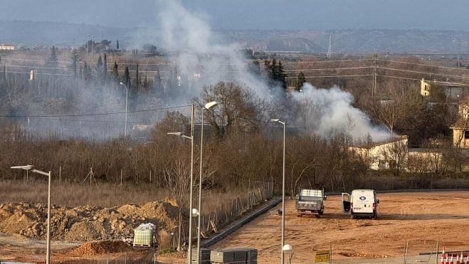 Una fuerte humareda se divisaba a distancia desde muchos edificios de Huesca. Una fuerte humareda se divisaba a distancia desde muchos edificios de Huesca.