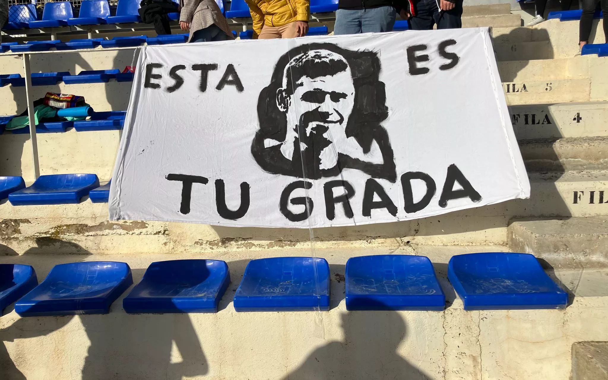 "Hidalgo, esta es tu grada": la intrahistoria de un homenaje en una pancarta