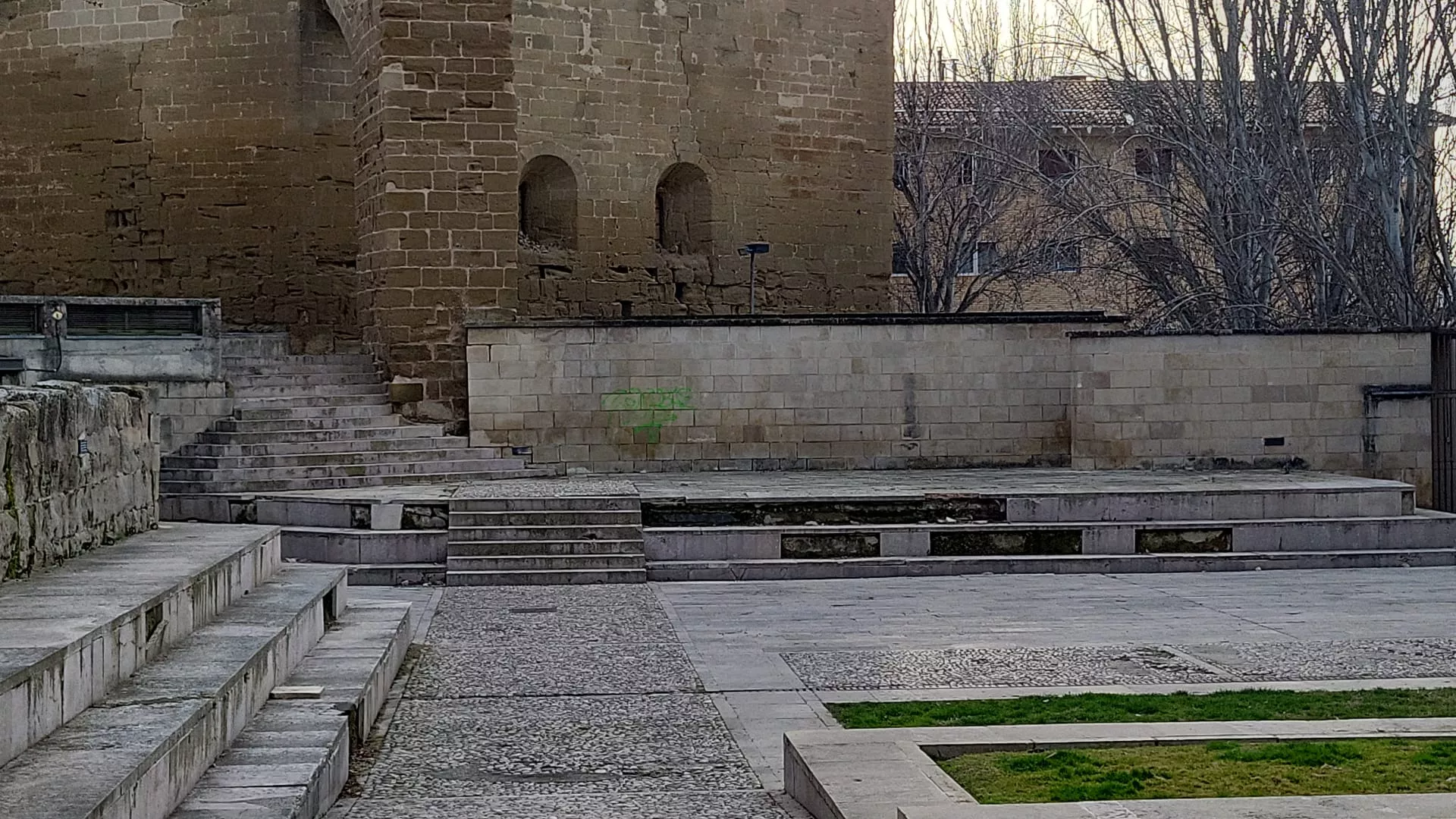 Desperfectos en la plaza General Alsina