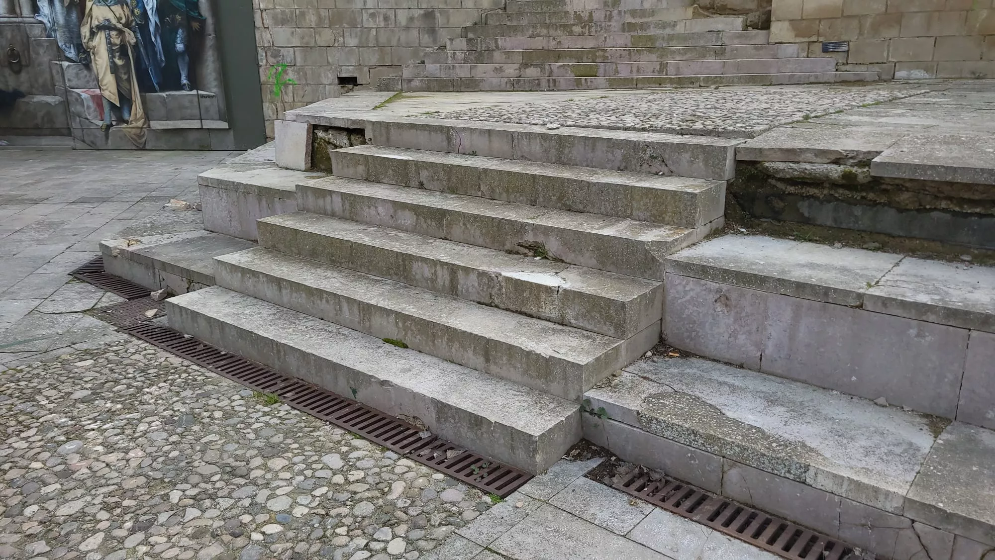 Desperfectos en la plaza General Alsina