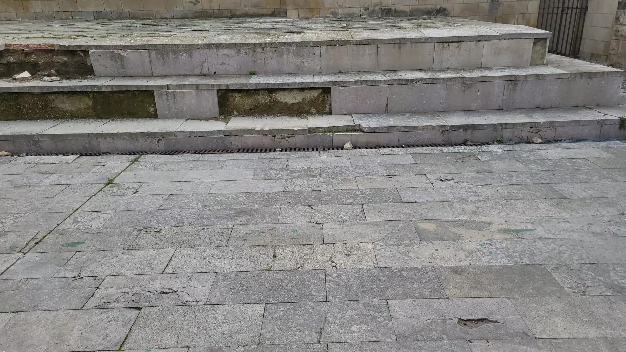 Desperfectos en la plaza General Alsina