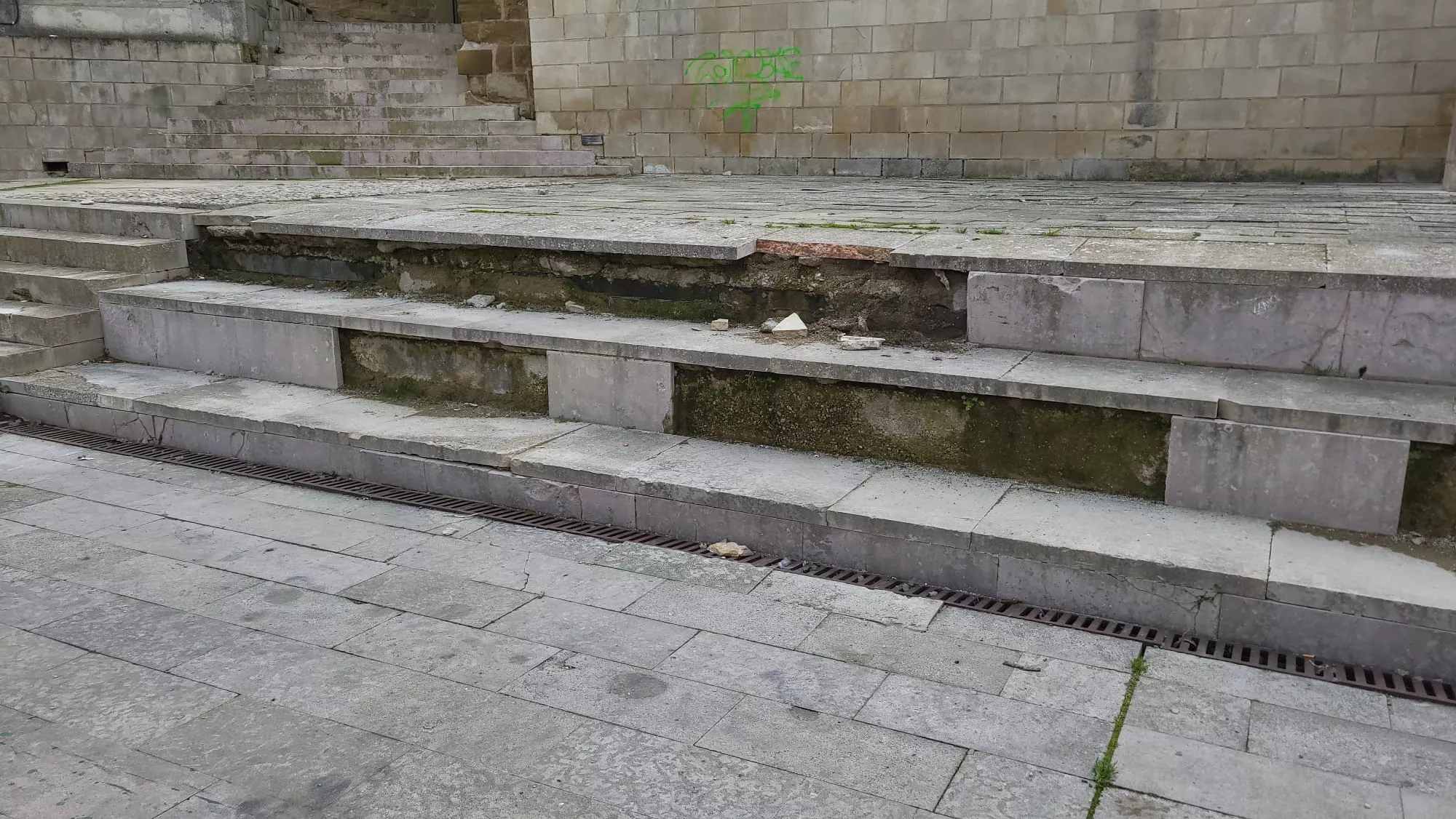 Desperfectos en la plaza General Alsina