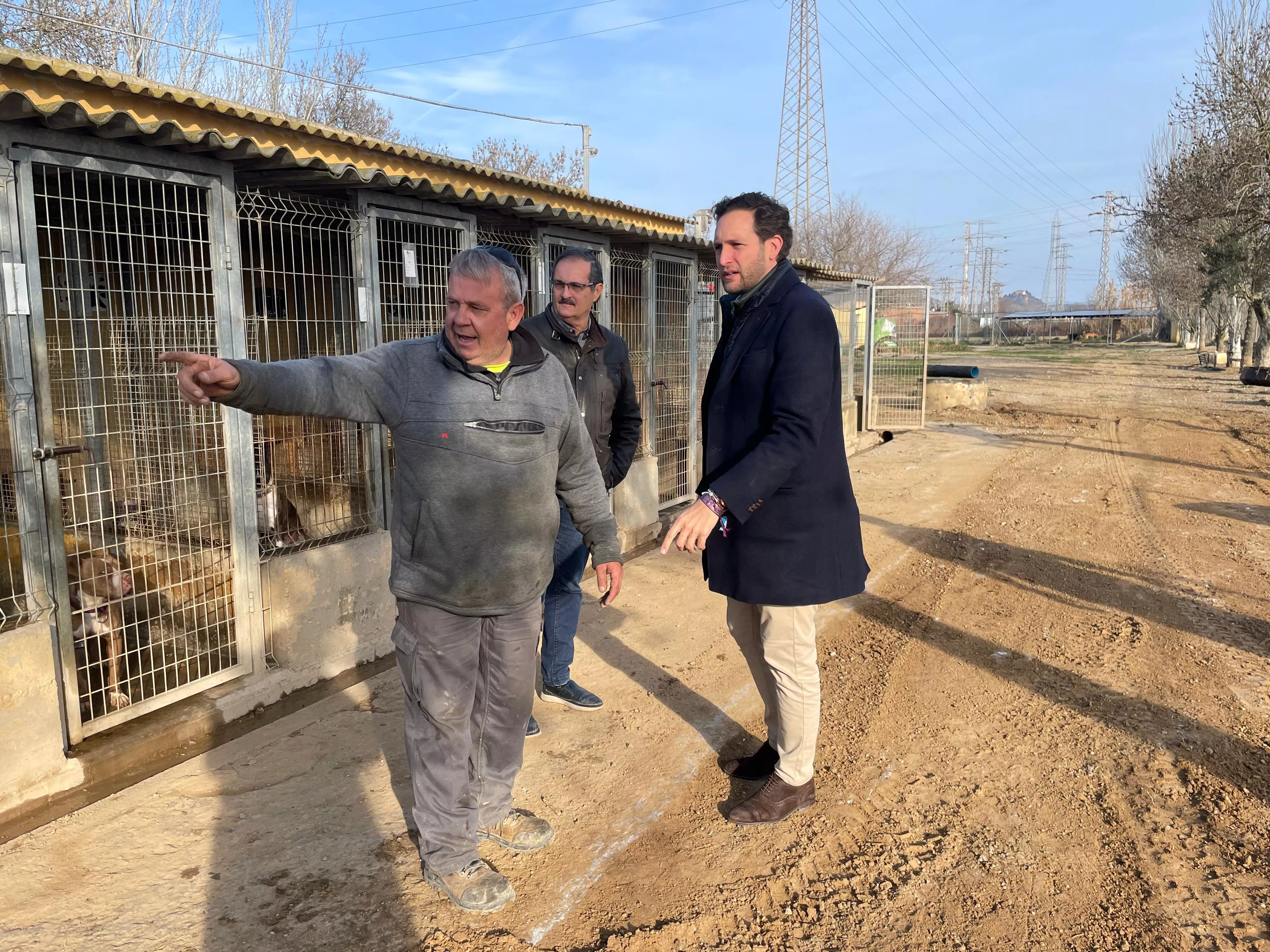 Visita del alcalde de Monzón a las obras en las instalaciones de El Arca de Santi. Visita del alcalde de Monzón a las obras en las instalaciones de El Arca de Santi.