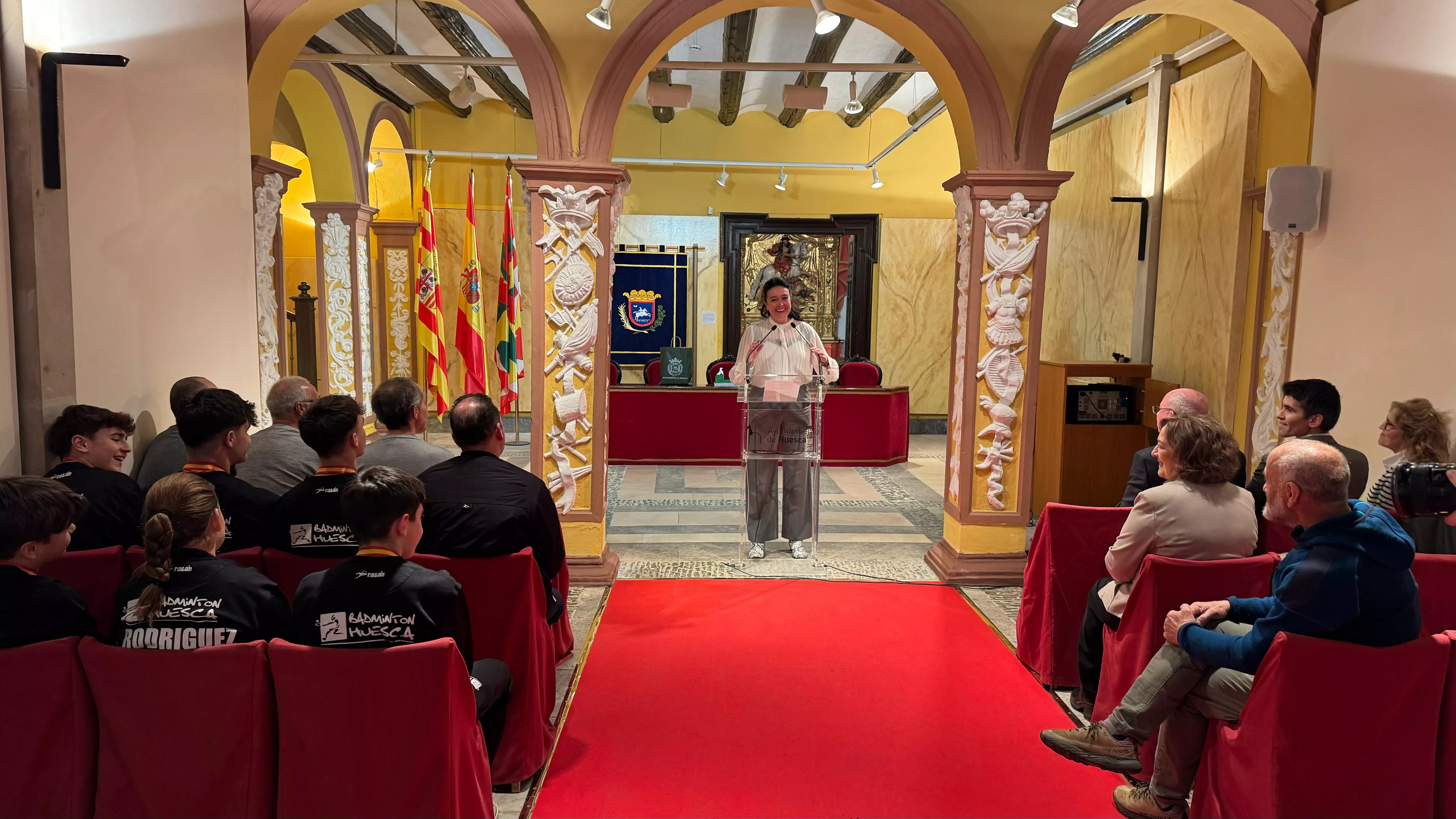 Recepción del Ayuntamiento al Bádminton Huesca La Magia