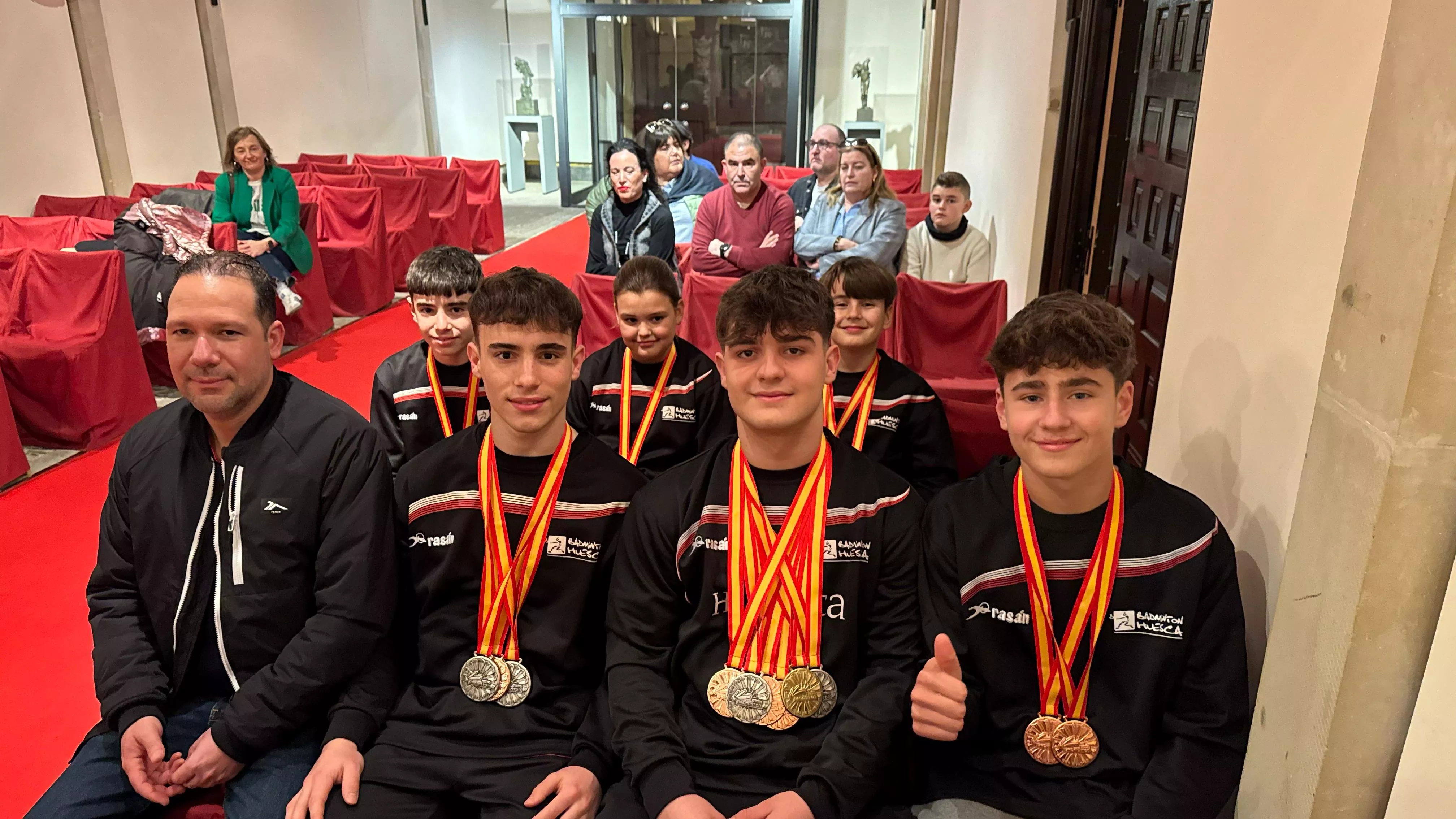 Recepción del Ayuntamiento al Bádminton Huesca La Magia