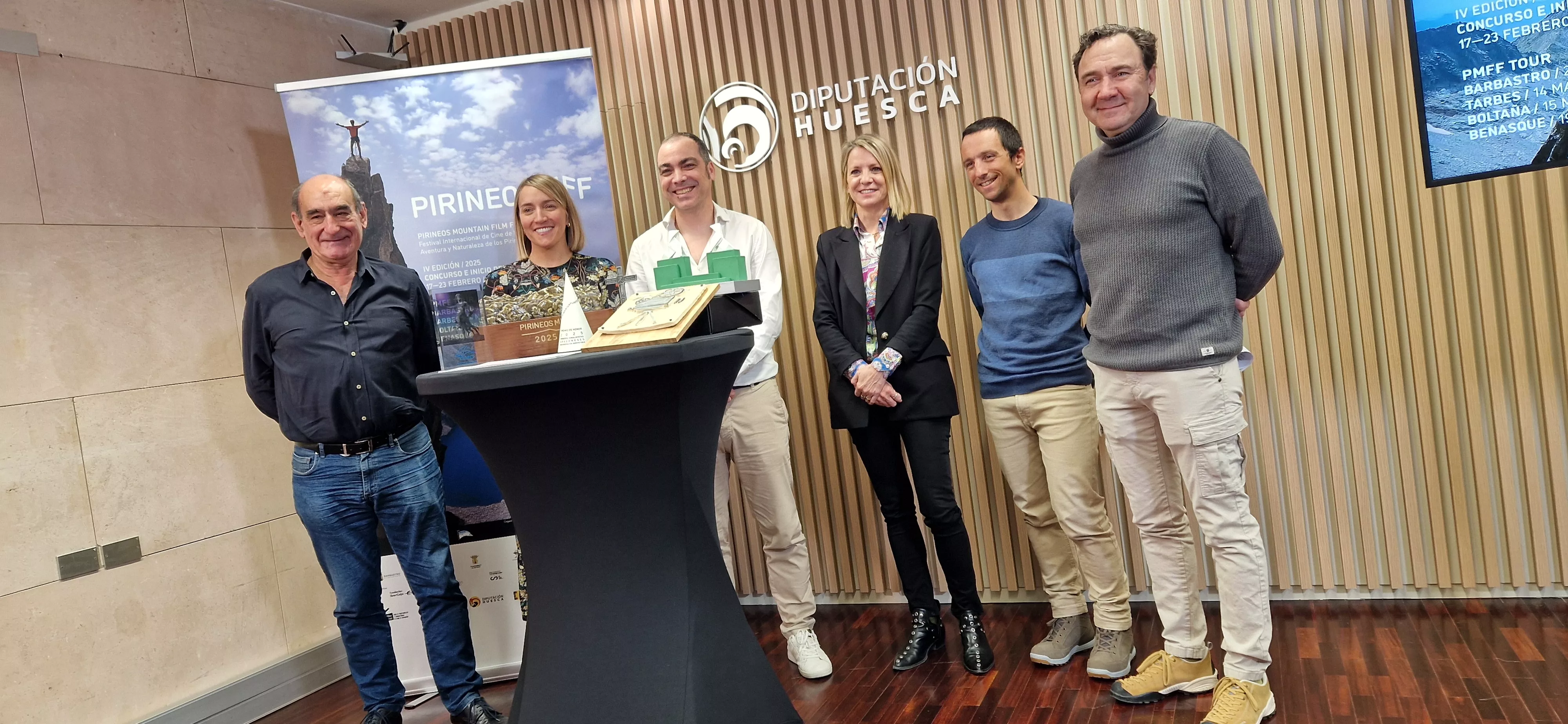 Manuel Avellanas, Ixeia Lacau, Carlos Sampériz, Nuria Mur, Jorge García y David Asensio, en la lectura del palmarés. Foto Myriam Martínez