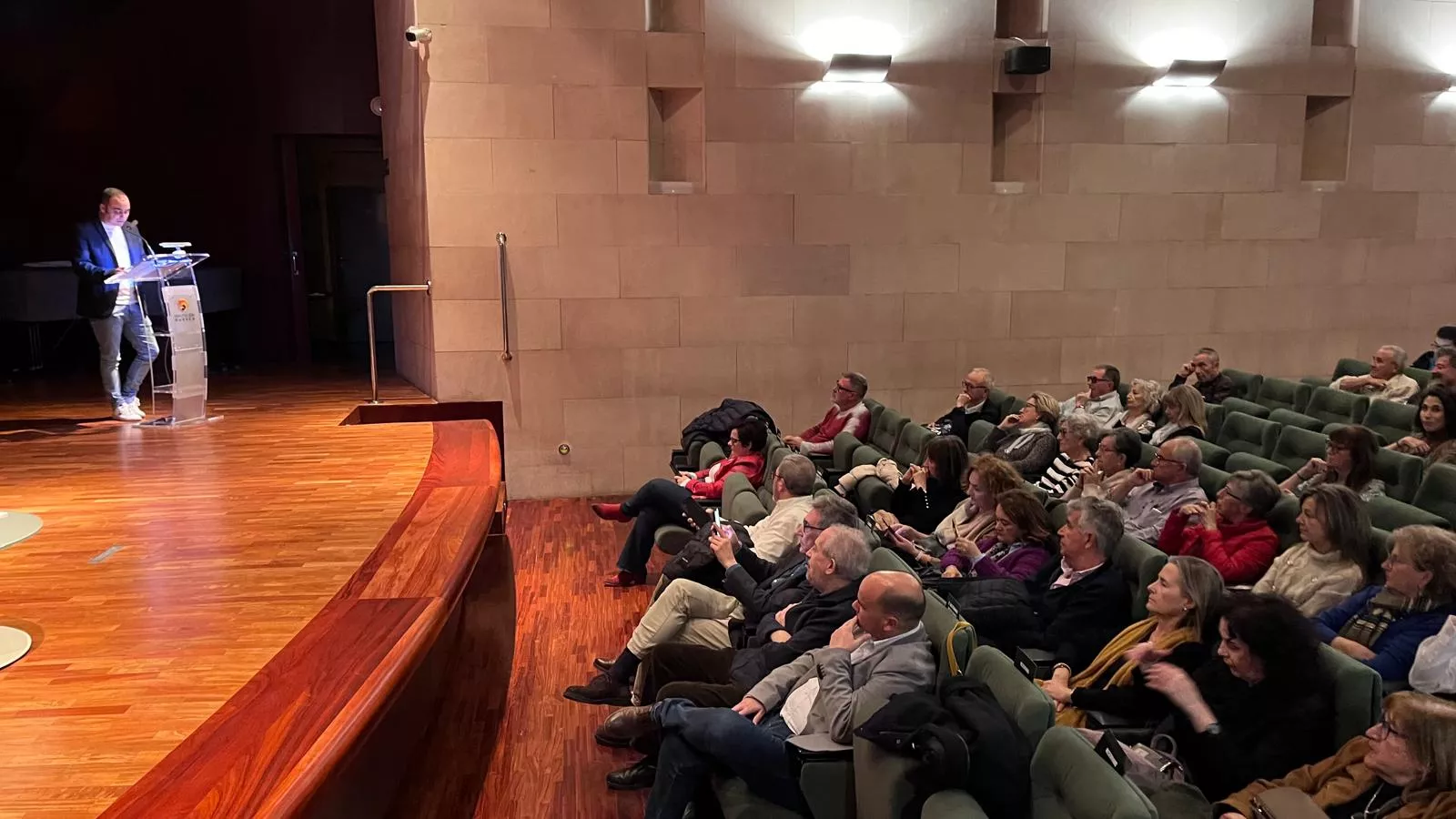 Luiza lordache y Miguel Marco abordaron la supervivencia en el gulag y los médicos del exilio republicano español en la URSS.