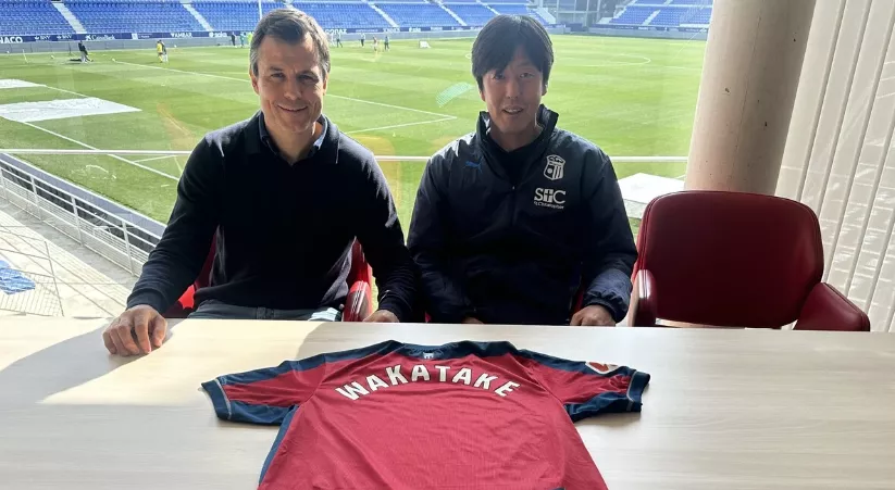 Juanjo Camacho junto a Takhesi Inawaka, CEO de Wakatake Group.