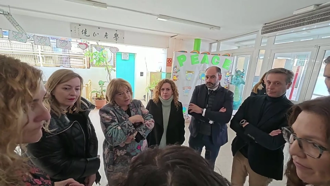 La consejera de Educación y el alcalde de Barbastro en el Ceip La Merced La consejera de Educación y el alcalde de Barbastro en el Ceip La Merced
