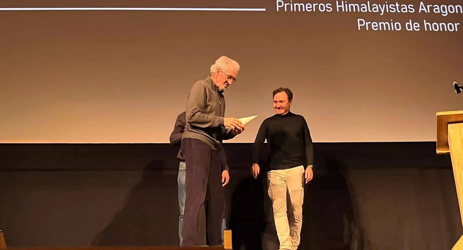 Premio de honor 2025 del Pirineos Mountain Festival a los primeros himalayistas aragoneses. Foto Mercedes Manterola