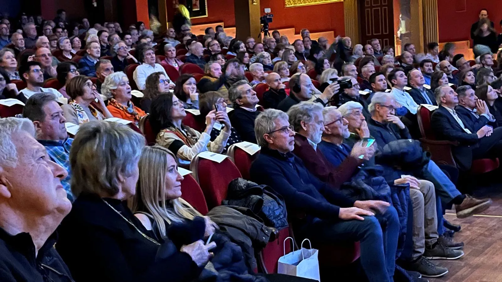 Premio de honor 2025 del Pirineos Mountain Festival a los primeros himalayistas aragoneses. Foto Mercedes Manterola