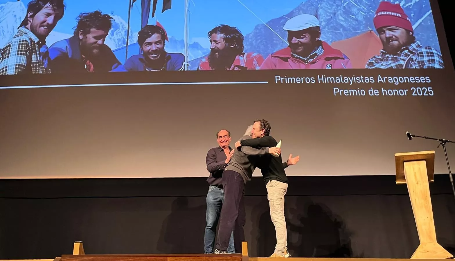 Premio de honor 2025 del Pirineos Mountain Festival a los primeros himalayistas aragoneses. Foto Mercedes Manterola