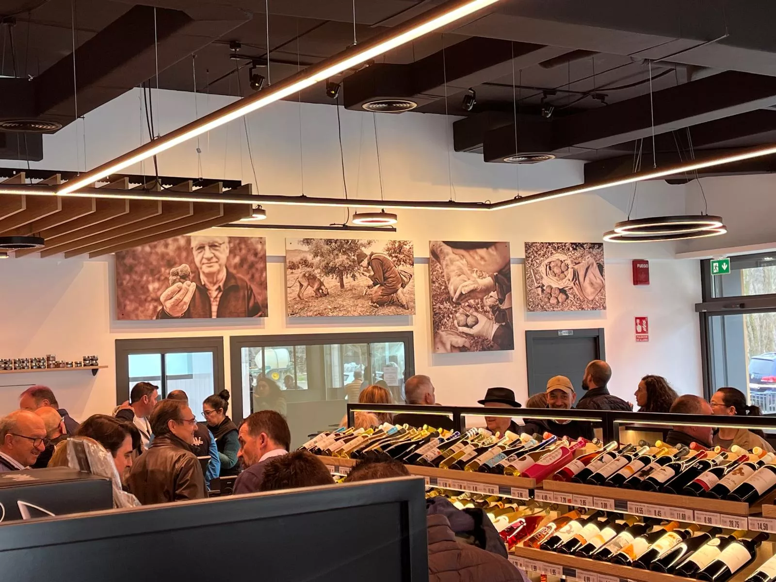 Imágenes de la inauguración de Casa Fondevila en Graus. Foto: Adri Mora