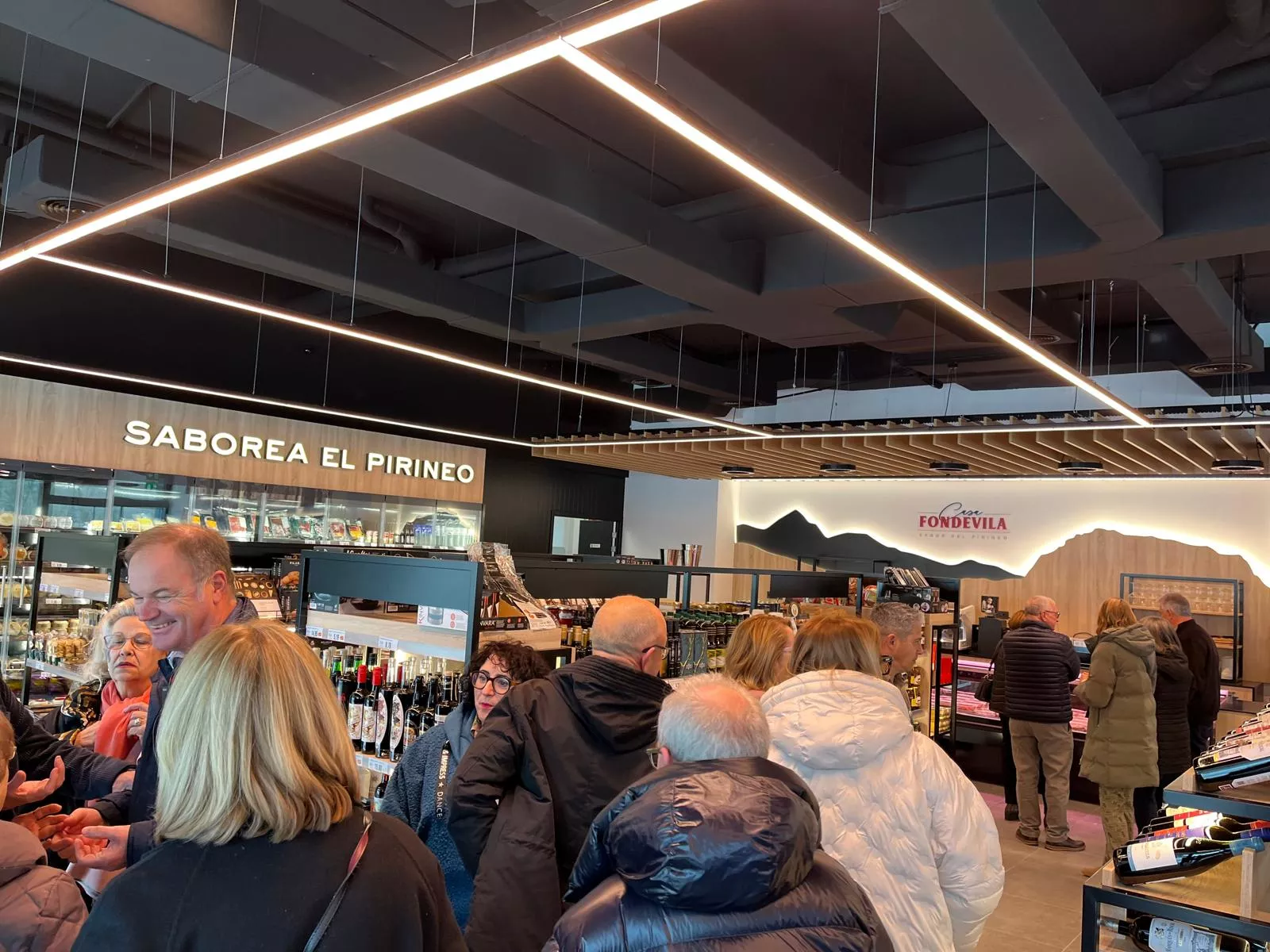 Imágenes de la inauguración de Casa Fondevila en Graus. Foto: Adri Mora