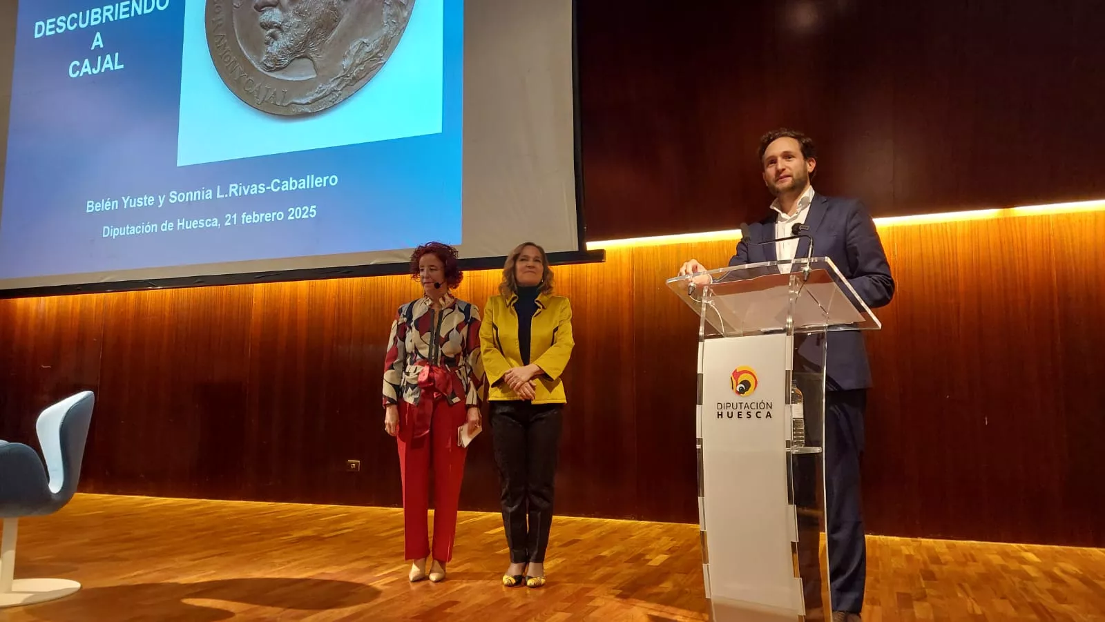 Las autoras de Descubriendo a Cajal con Isaac Claver