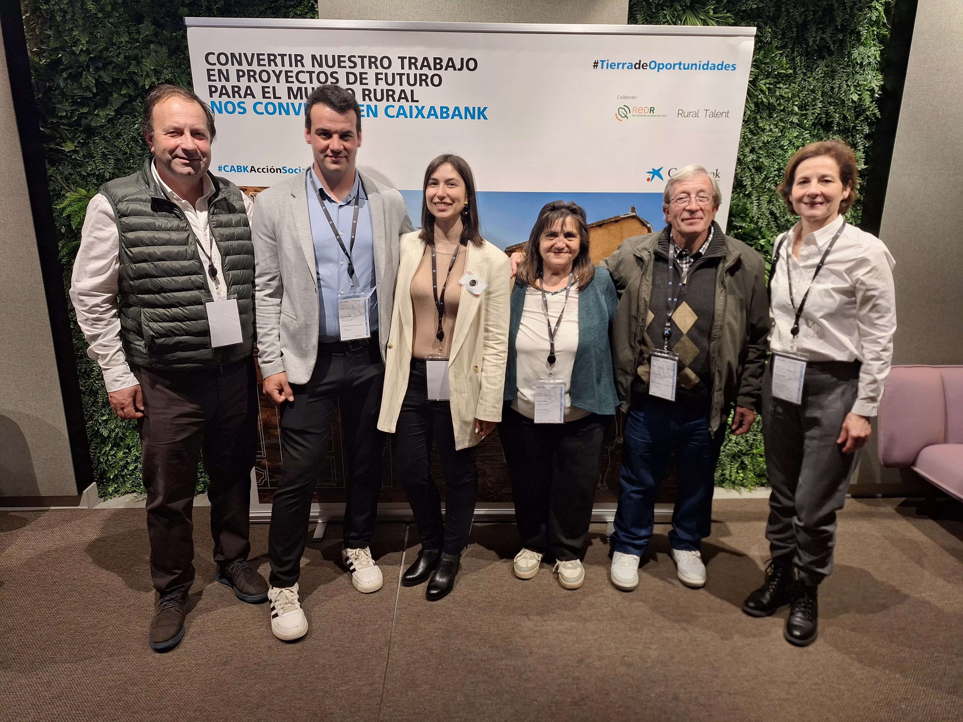 Raquel García Puy, junto con sus acompañantes, en el concurso nacional de emprendedores "Tierra de Oportunidades".