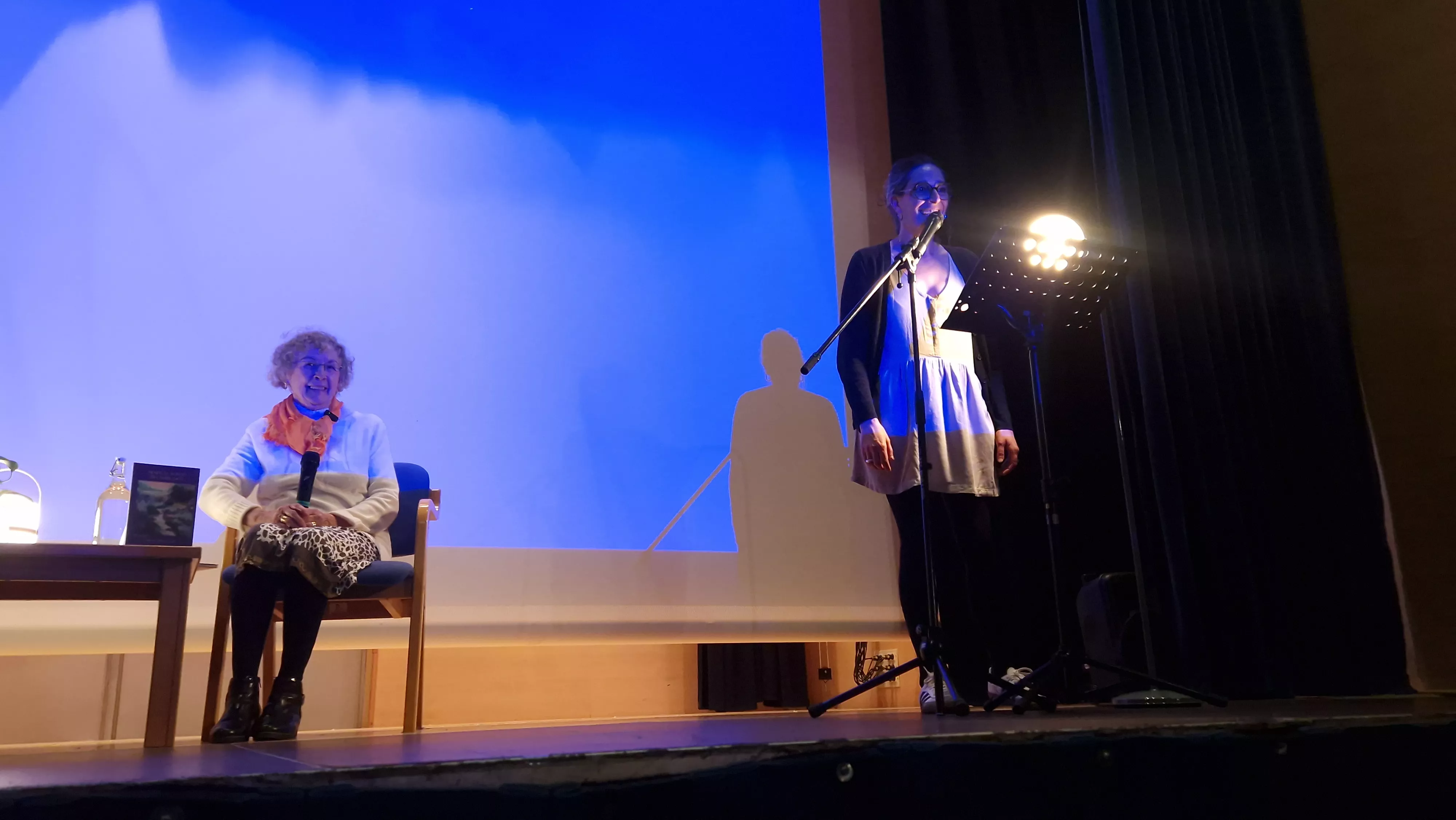 Presentación del libro de Ángeles Arbués Lorés "Desde el fondo del barranco". Foto Myriam Martínez