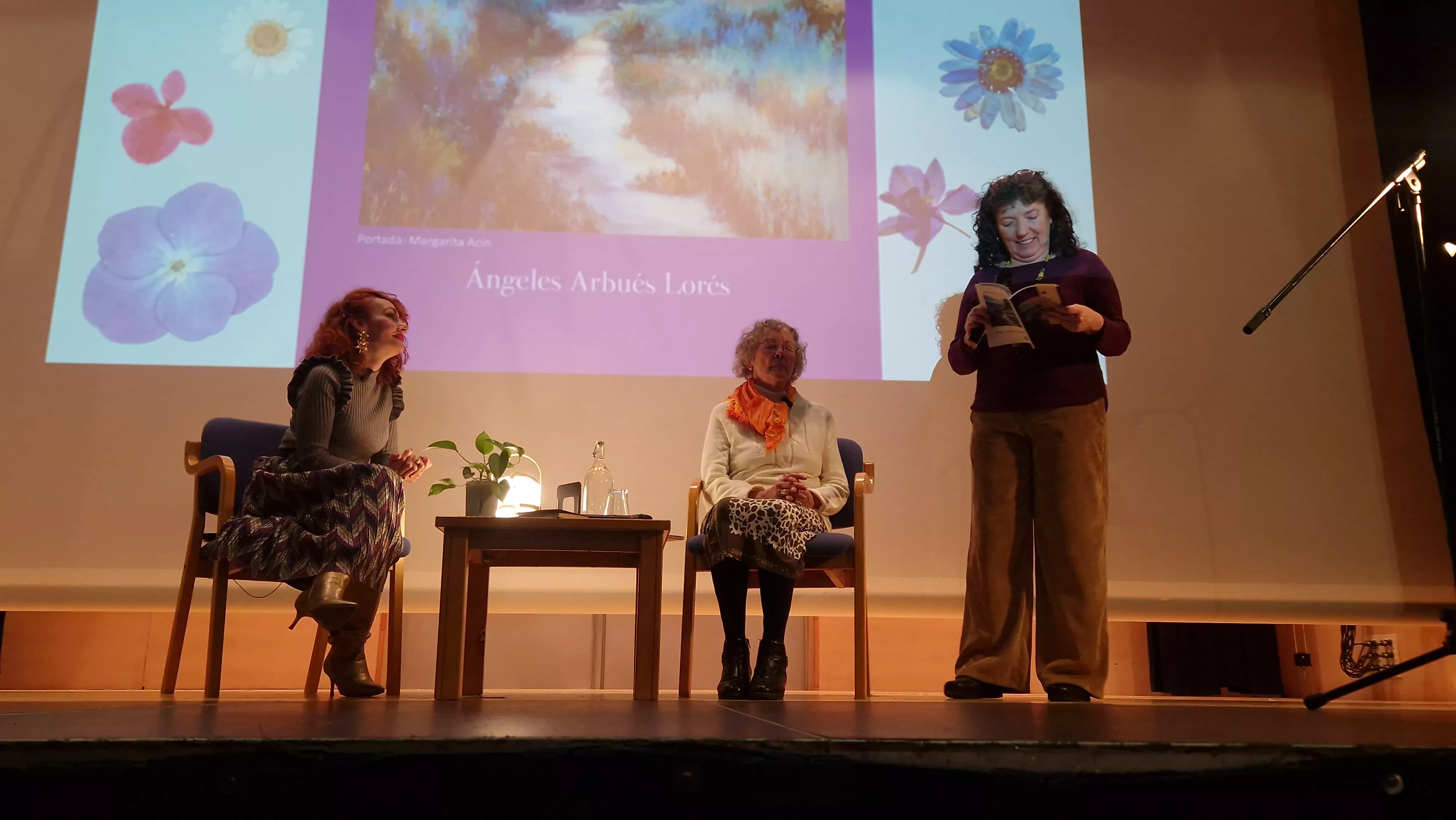 Presentación del libro de Ángeles Arbués Lorés "Desde el fondo del barranco". Foto Myriam Martínez