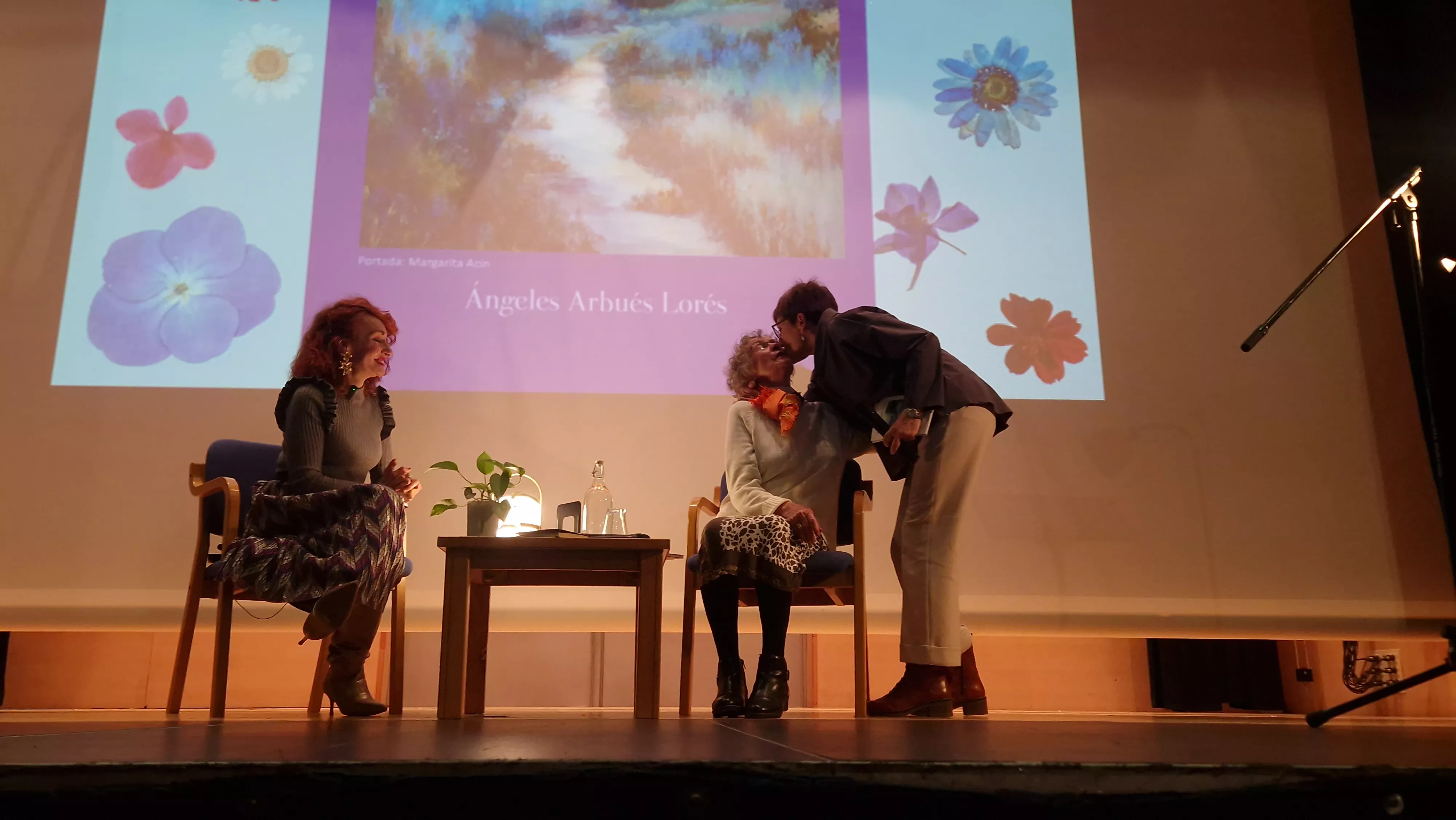Presentación del libro de Ángeles Arbués Lorés "Desde el fondo del barranco". Foto Myriam Martínez