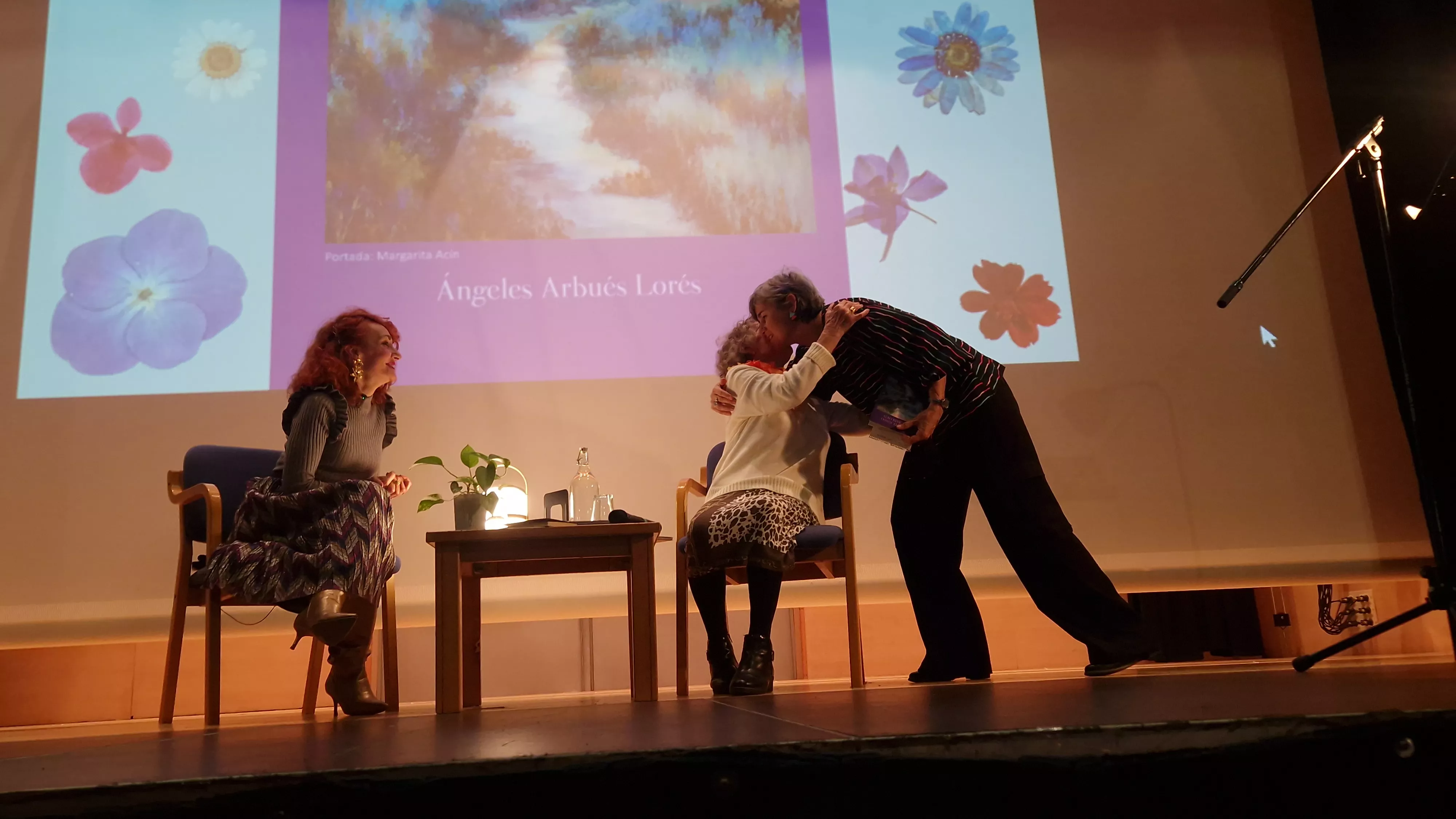 Presentación del libro de Ángeles Arbués Lorés "Desde el fondo del barranco". Foto Myriam Martínez