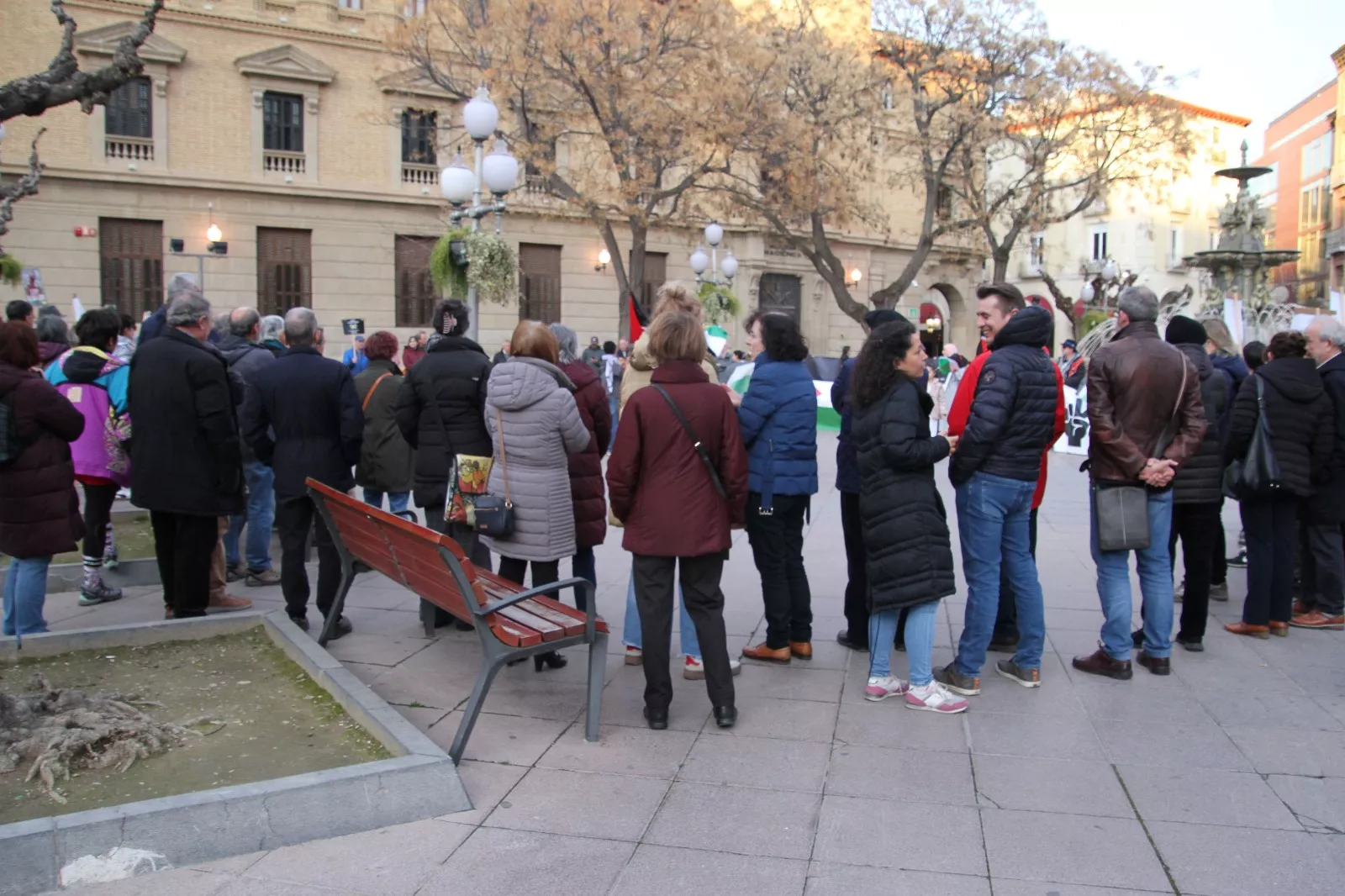 Enésima concentración en Huesca para exigir el STOP al genocidio palestino. Foto Carlos Neofato