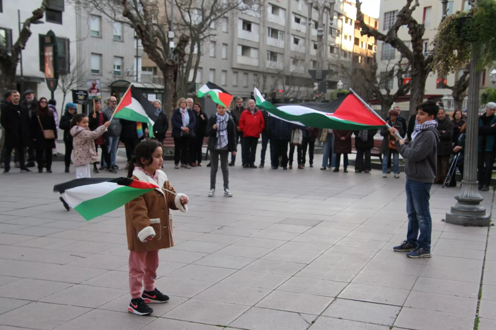 Enésima concentración en Huesca para exigir el STOP al genocidio palestino. Foto Carlos Neofato
