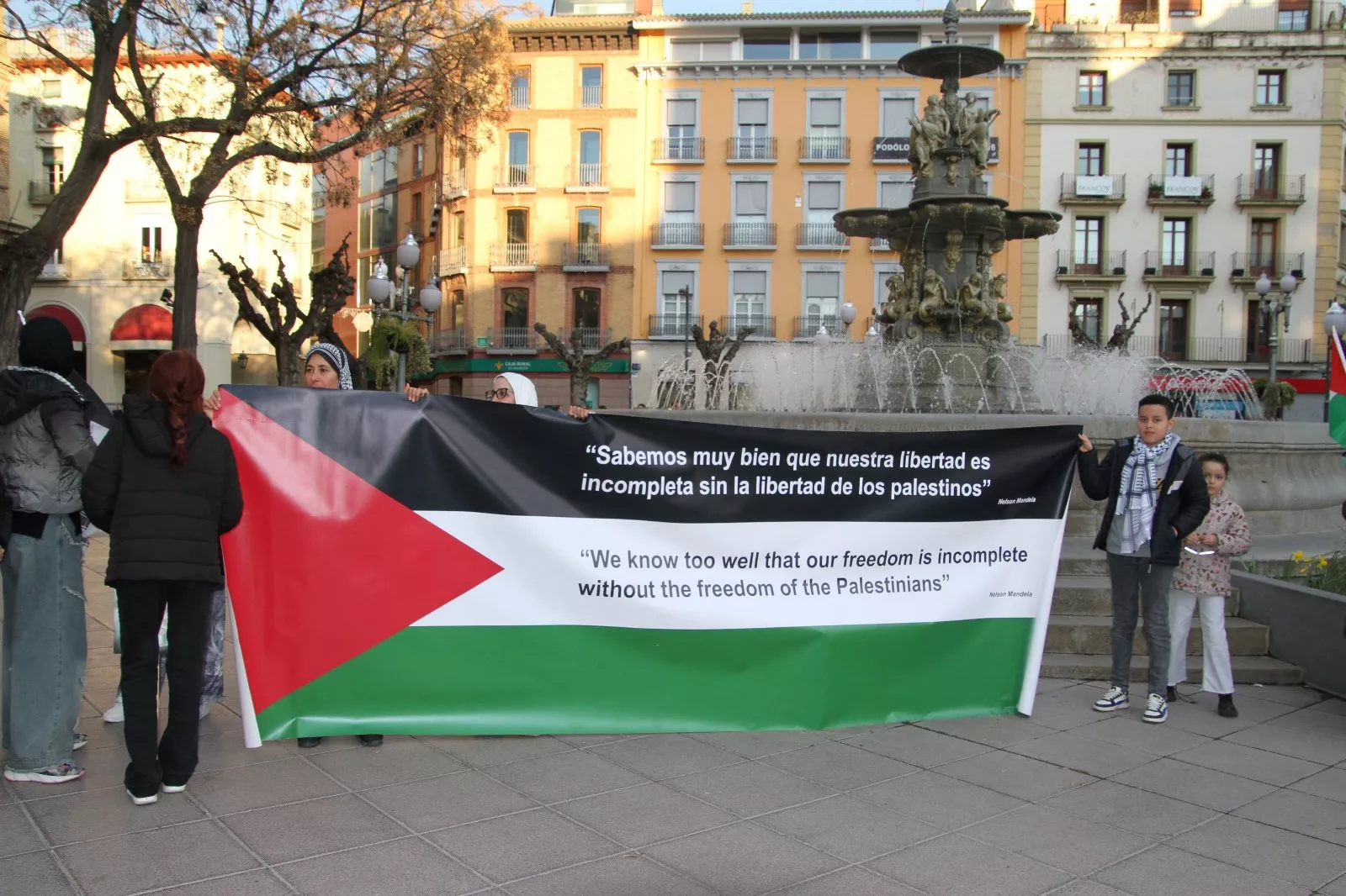 Enésima concentración en Huesca para exigir el STOP al genocidio palestino. Foto Carlos Neofato