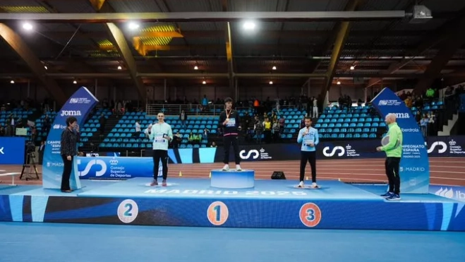 Pol Oriach, en lo más alto del podio de 3.000. Foto: RFEA Pol Oriach, en lo más alto del podio de 3.000. Foto: RFEA