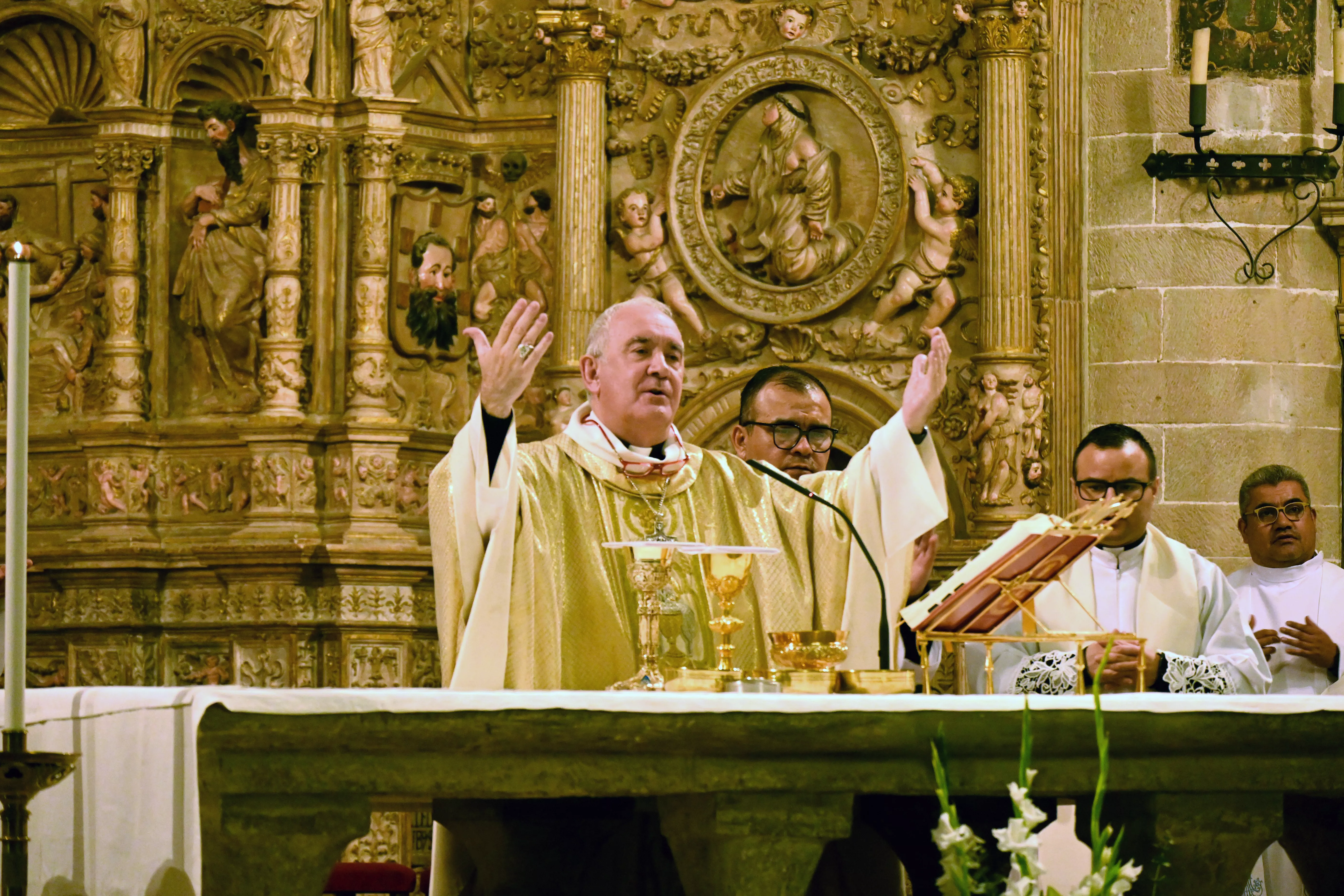 Monseñor Ángel Pérez Pueyo en la Catedral de Barbastro. Foto Carlos Jalle