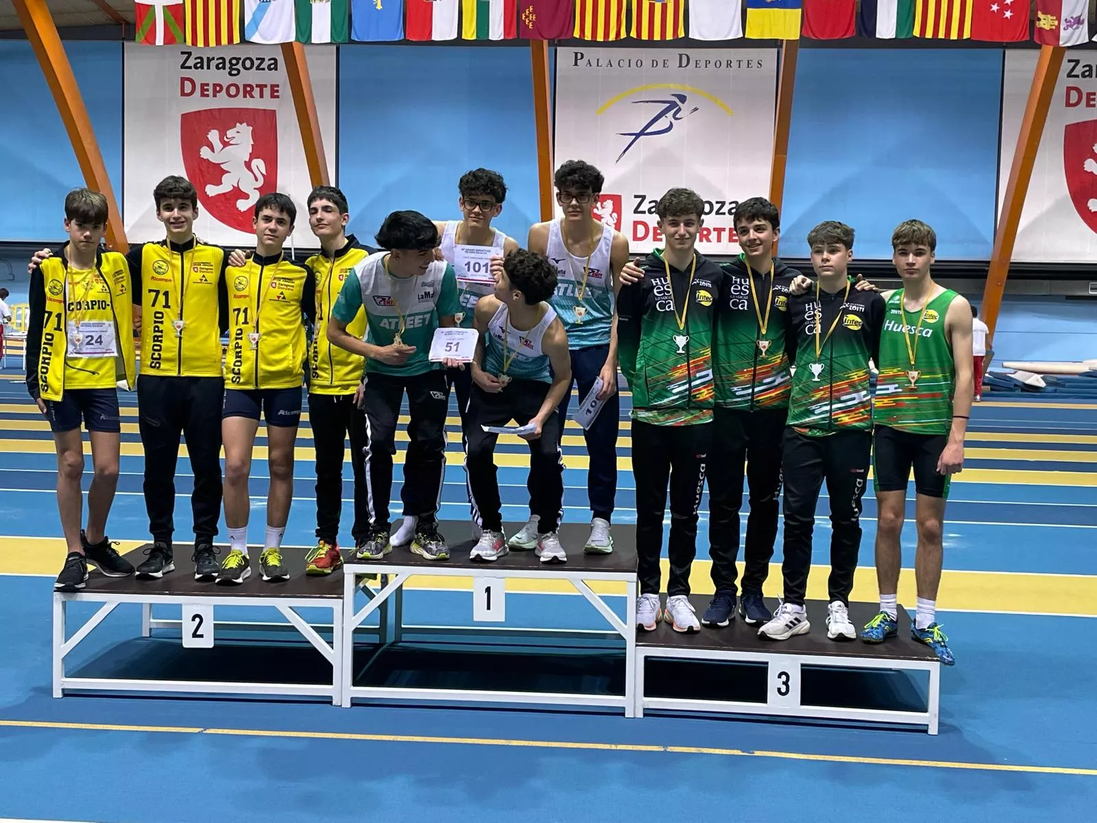 Podio relevo masculino