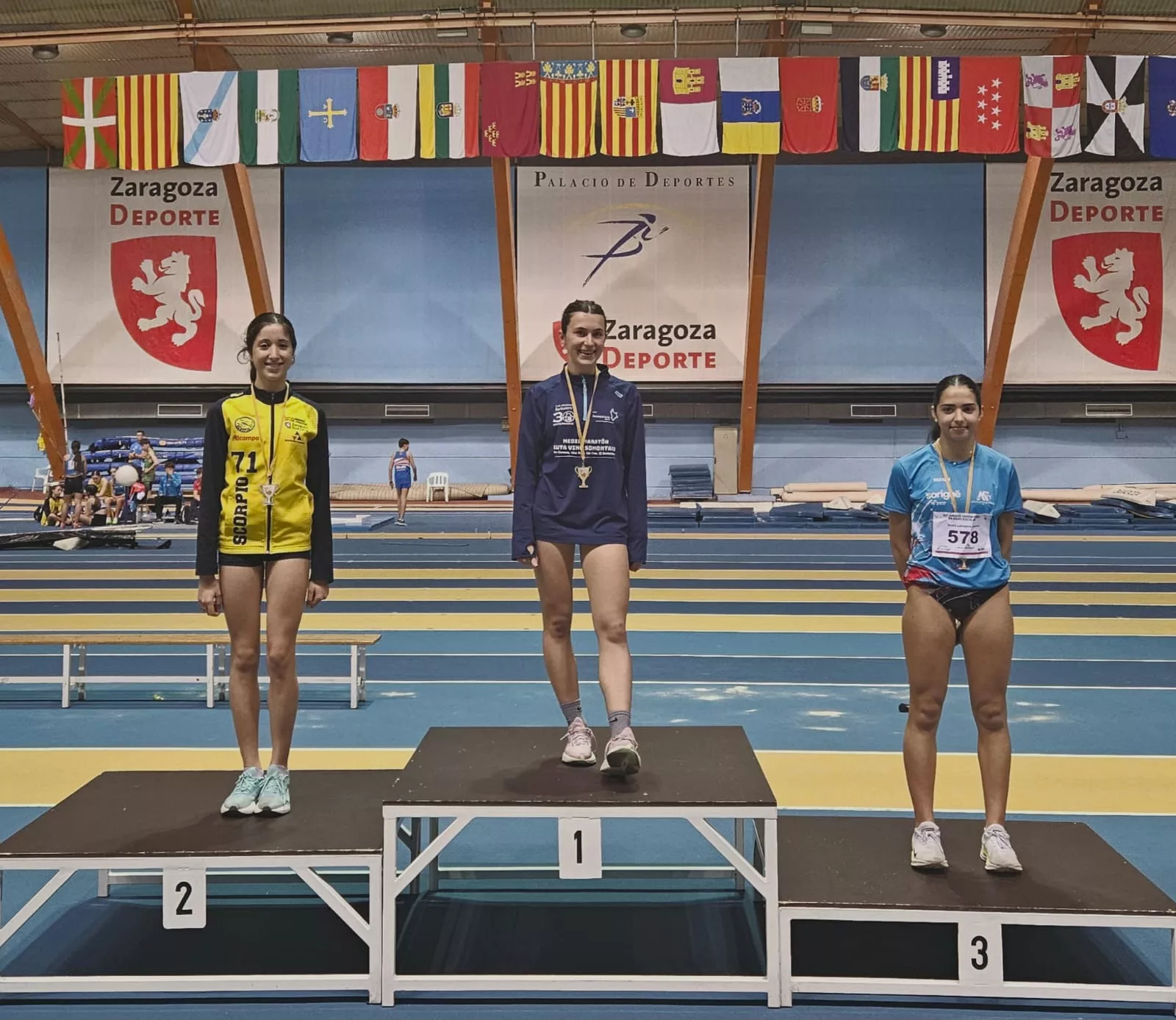 Podio Lucía Lloret en altura