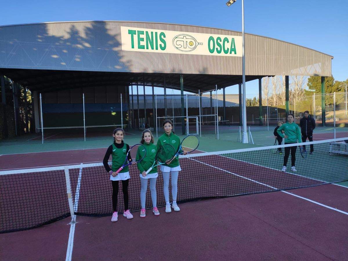 Equipo femenino del Club Tenis Osca