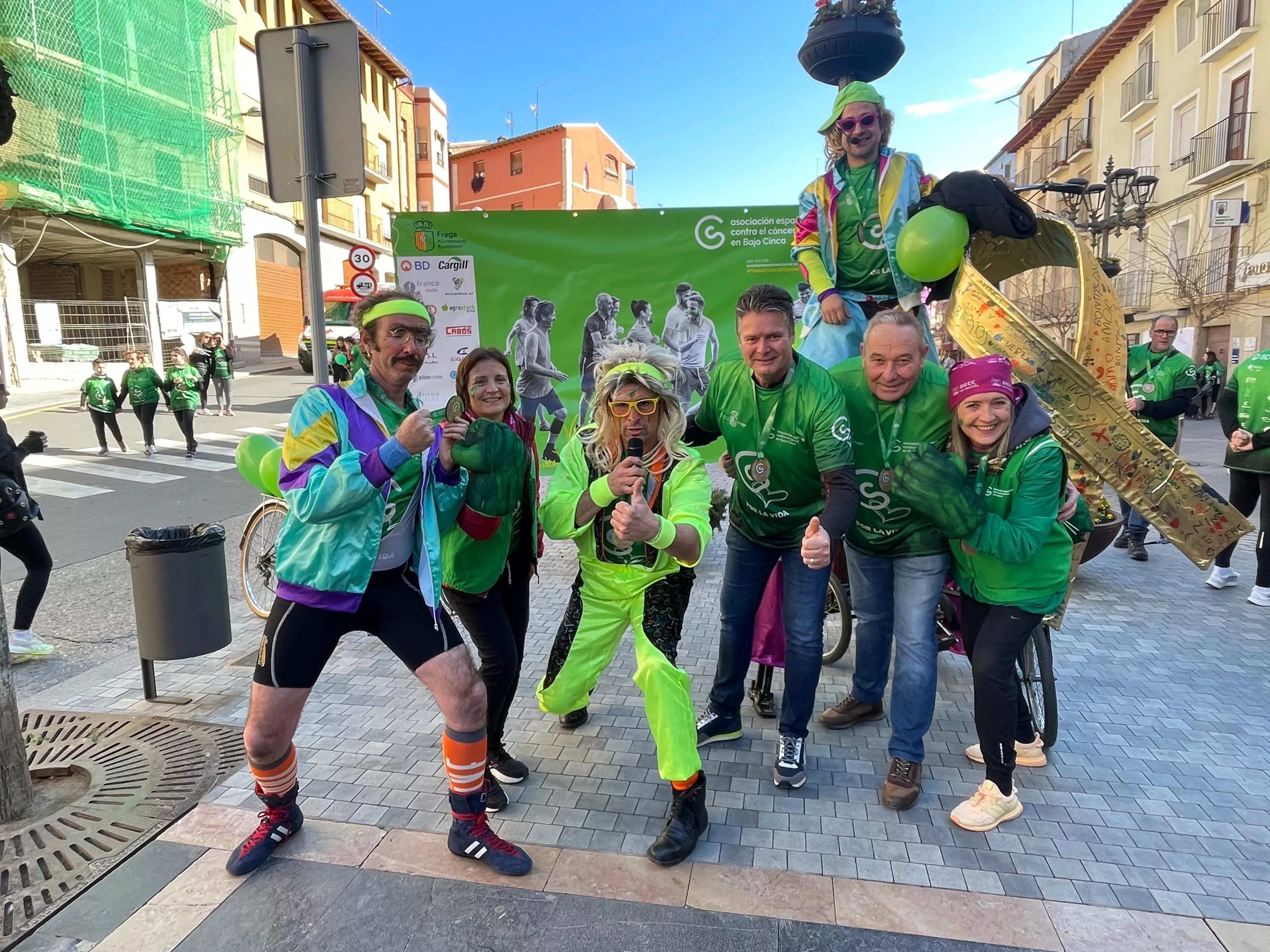 Alcalde, presidente comarcal y responsables de la AECC.