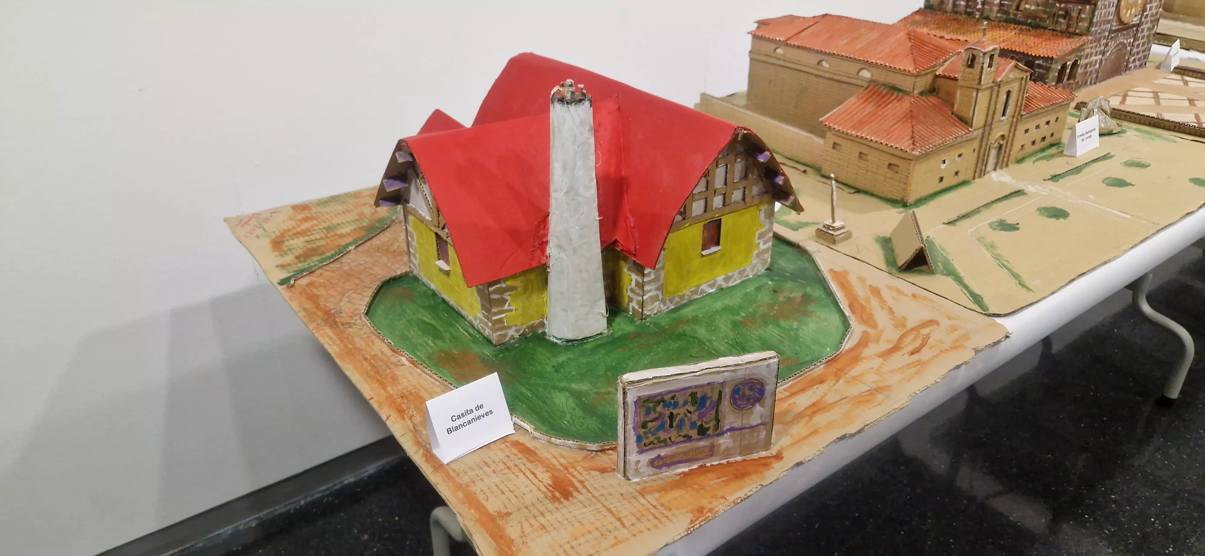 Exposición de maquetas de Alfredo Bautista Moreno en la Biblioteca Ramón J. Sender. Foto Myriam Martínez