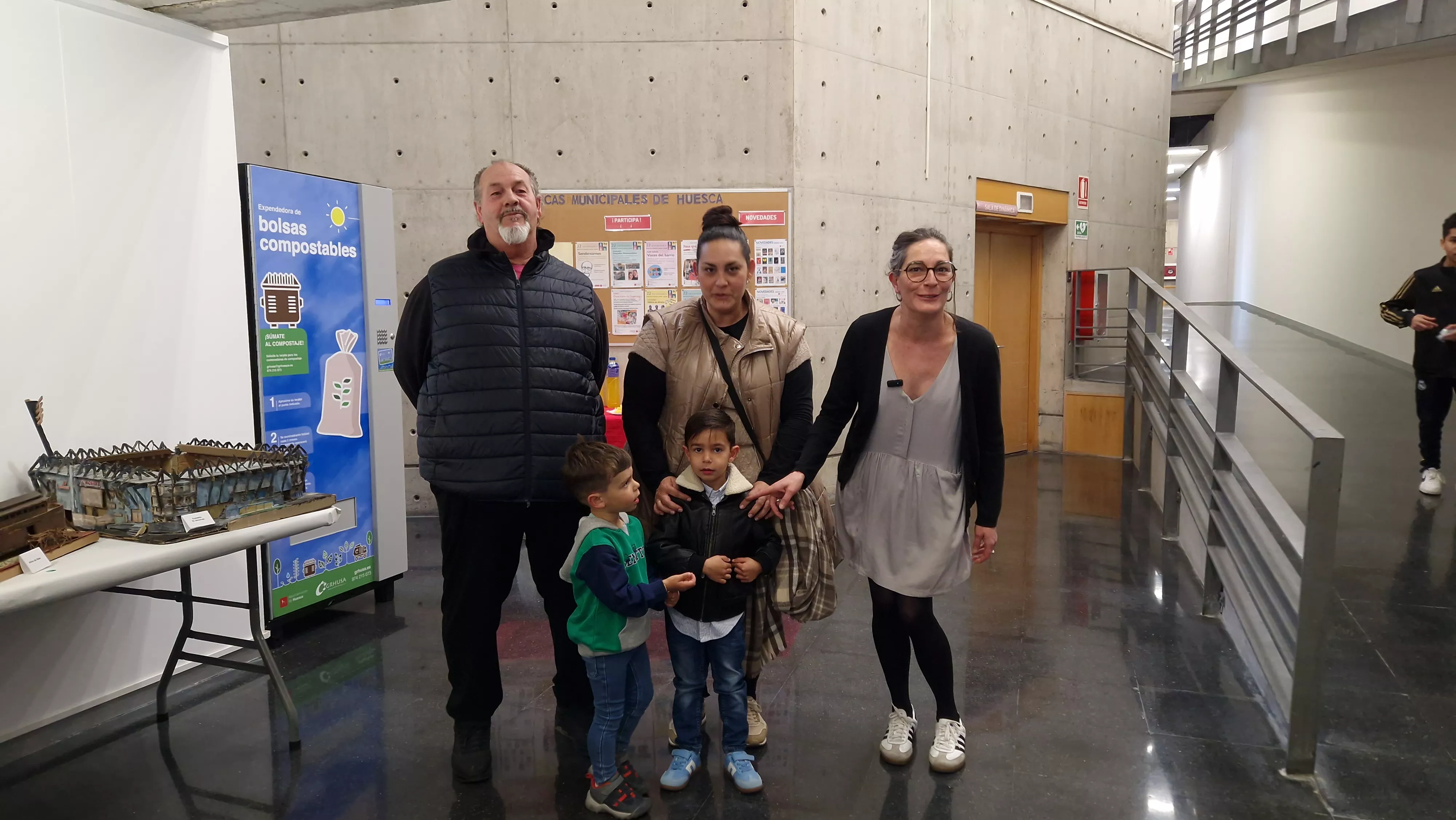 Alfredo Bautista Moreno, Pitu Bautista y Arancha Añaños, en la Biblioteca Ramón J. Sender. Foto Myriam Martínez