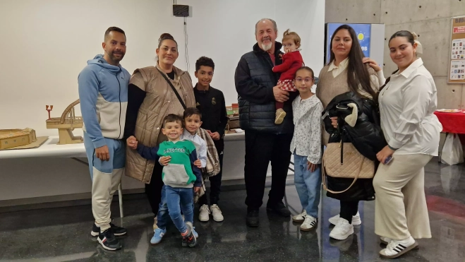 Inauguración de la exposición de maquetas de Alfredo Bautista Moreno en la Biblioteca Ramón J. Sender. Foto Myriam Martínez