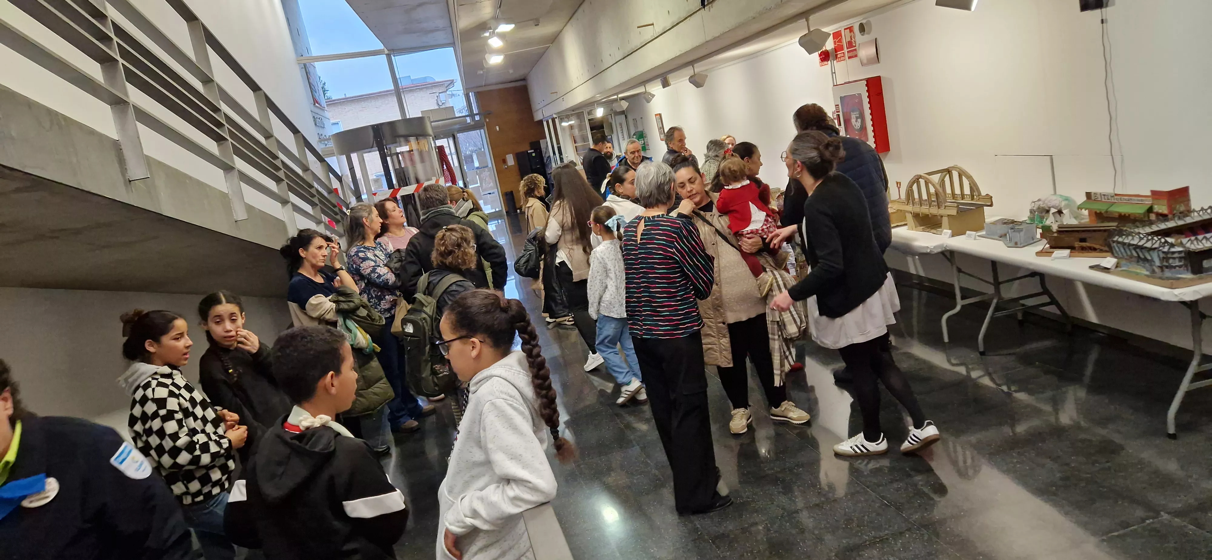 Inauguración de la exposición de maquetas de Alfredo Bautista Moreno en la Biblioteca Ramón J. Sender. Foto Myriam Martínez