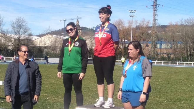 Sandra García, oro en martillo pesado y bronce en martillo