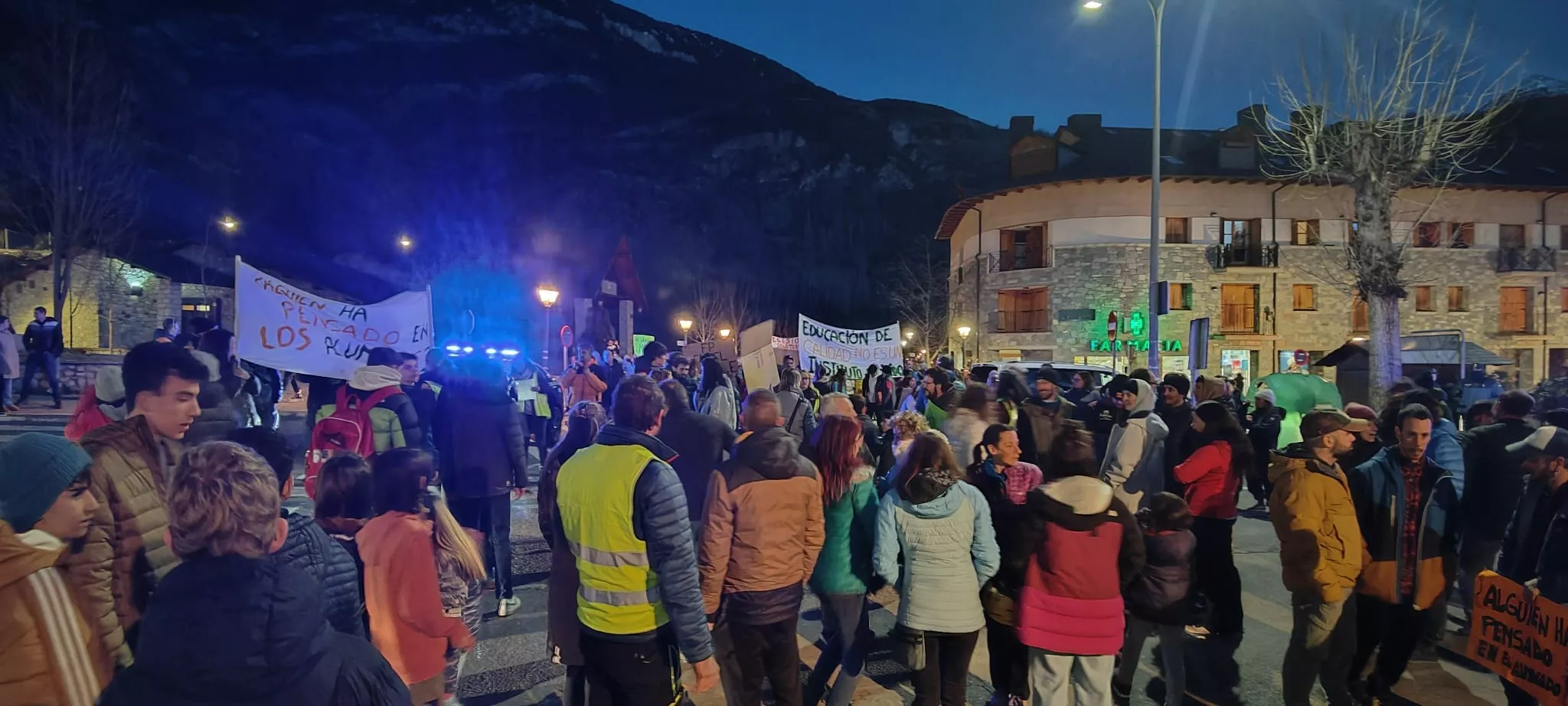 Nueva movilización para defender la unidad educativa del IES Castejón de Sos.