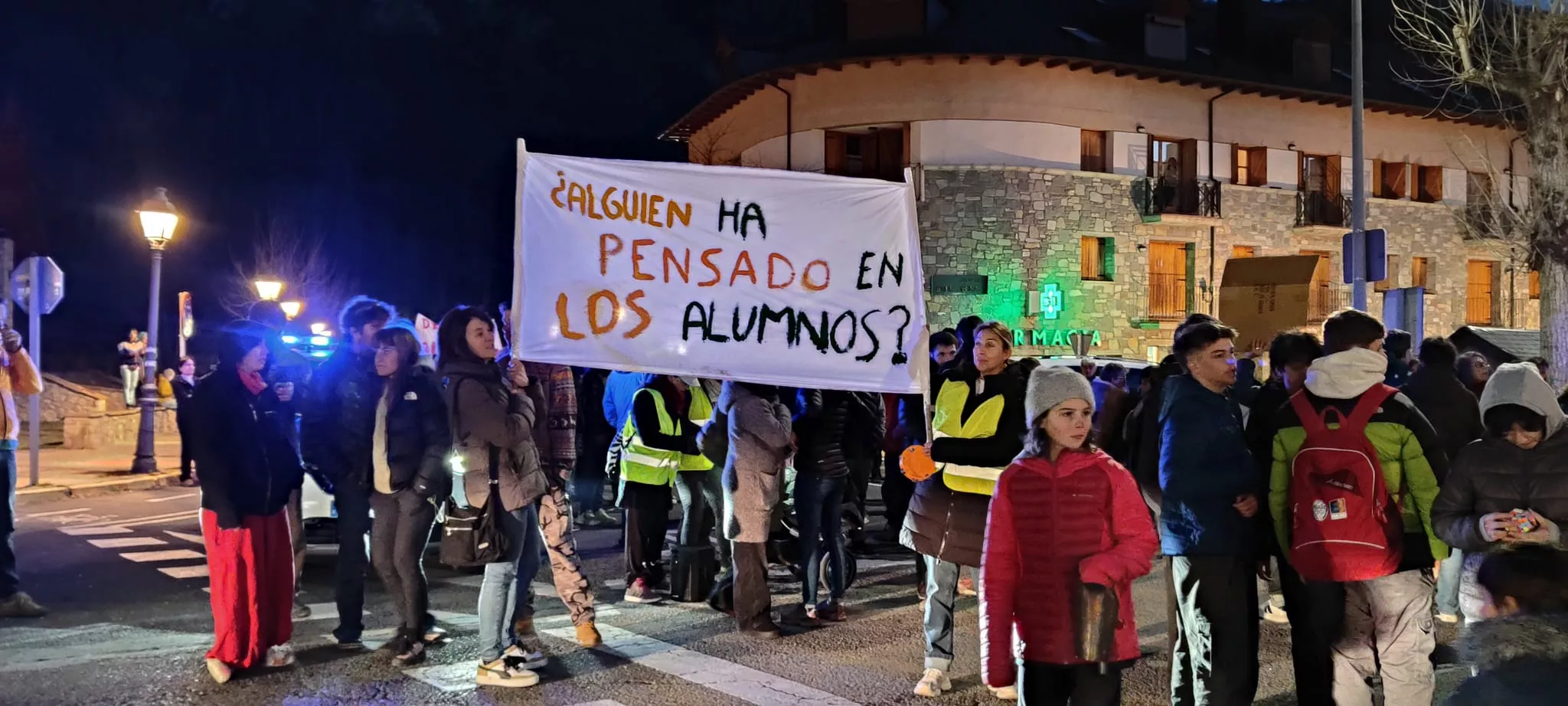 Nueva movilización para defender la unidad educativa del IES Castejón de Sos.