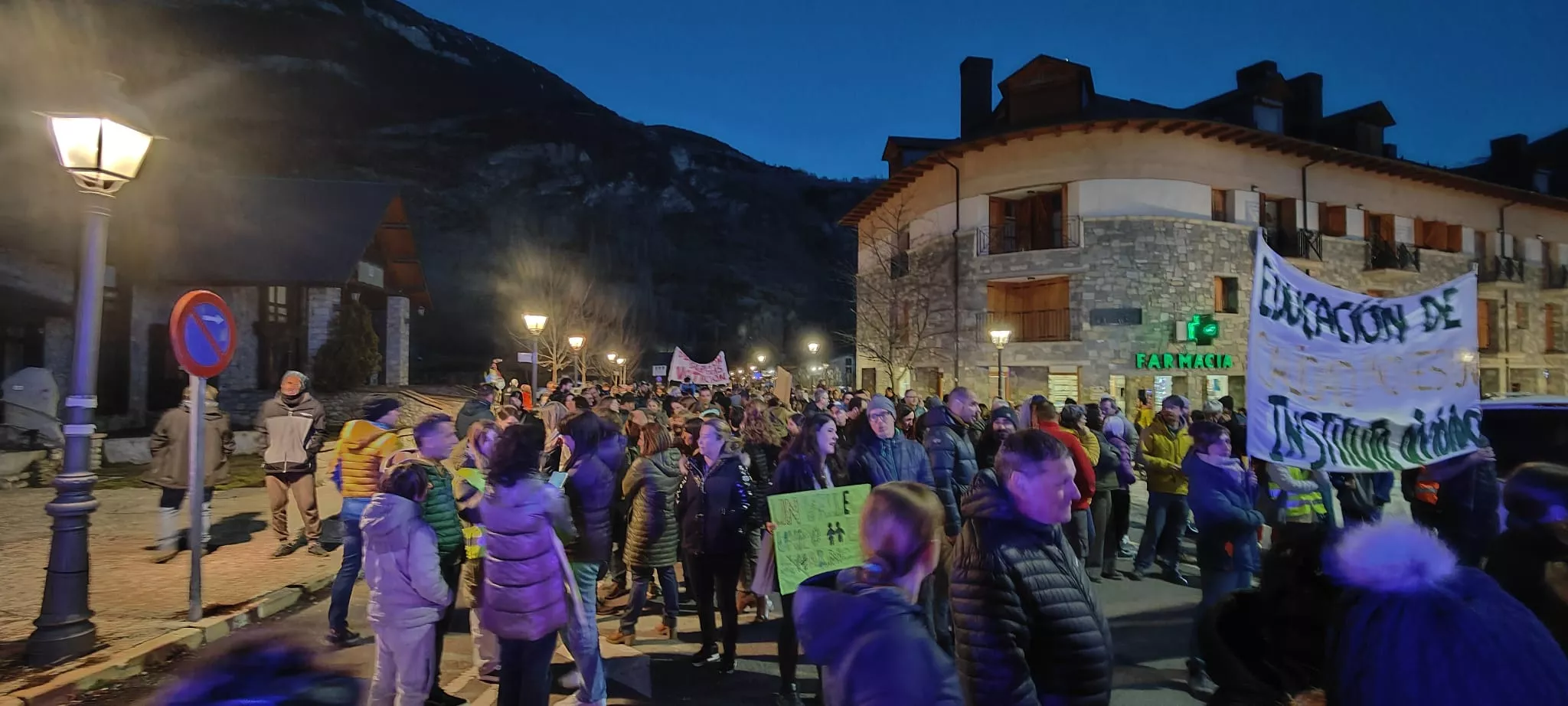 Nueva movilización para defender la unidad educativa del IES Castejón de Sos.