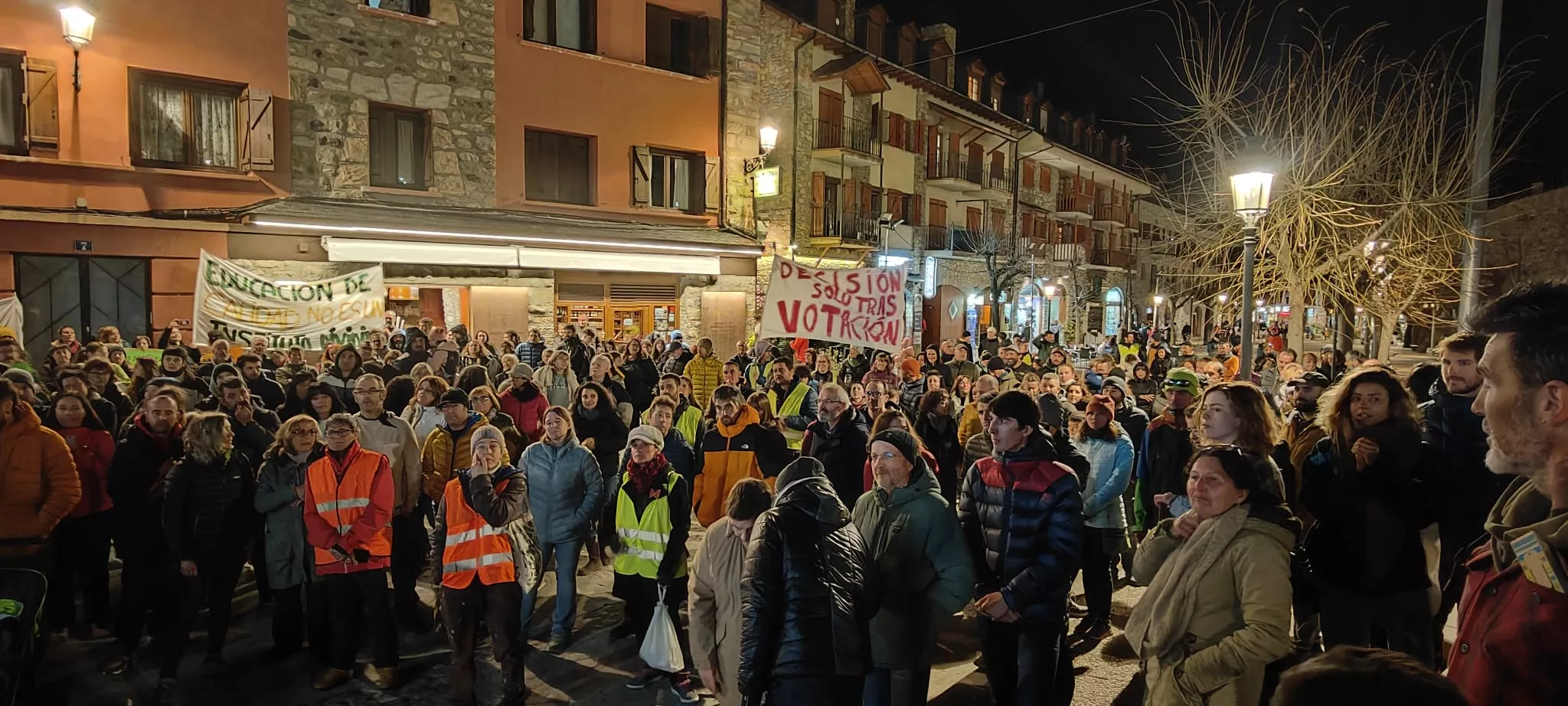 Una de las movilizaciones celebradas para defender la unidad educativa del IES Castejón de Sos.
