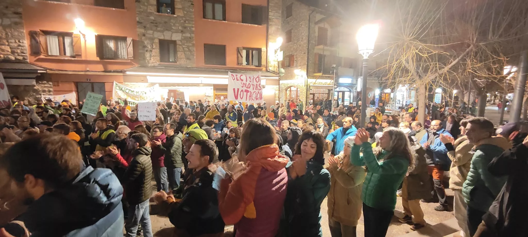 Nueva movilización para defender la unidad educativa del IES Castejón de Sos.