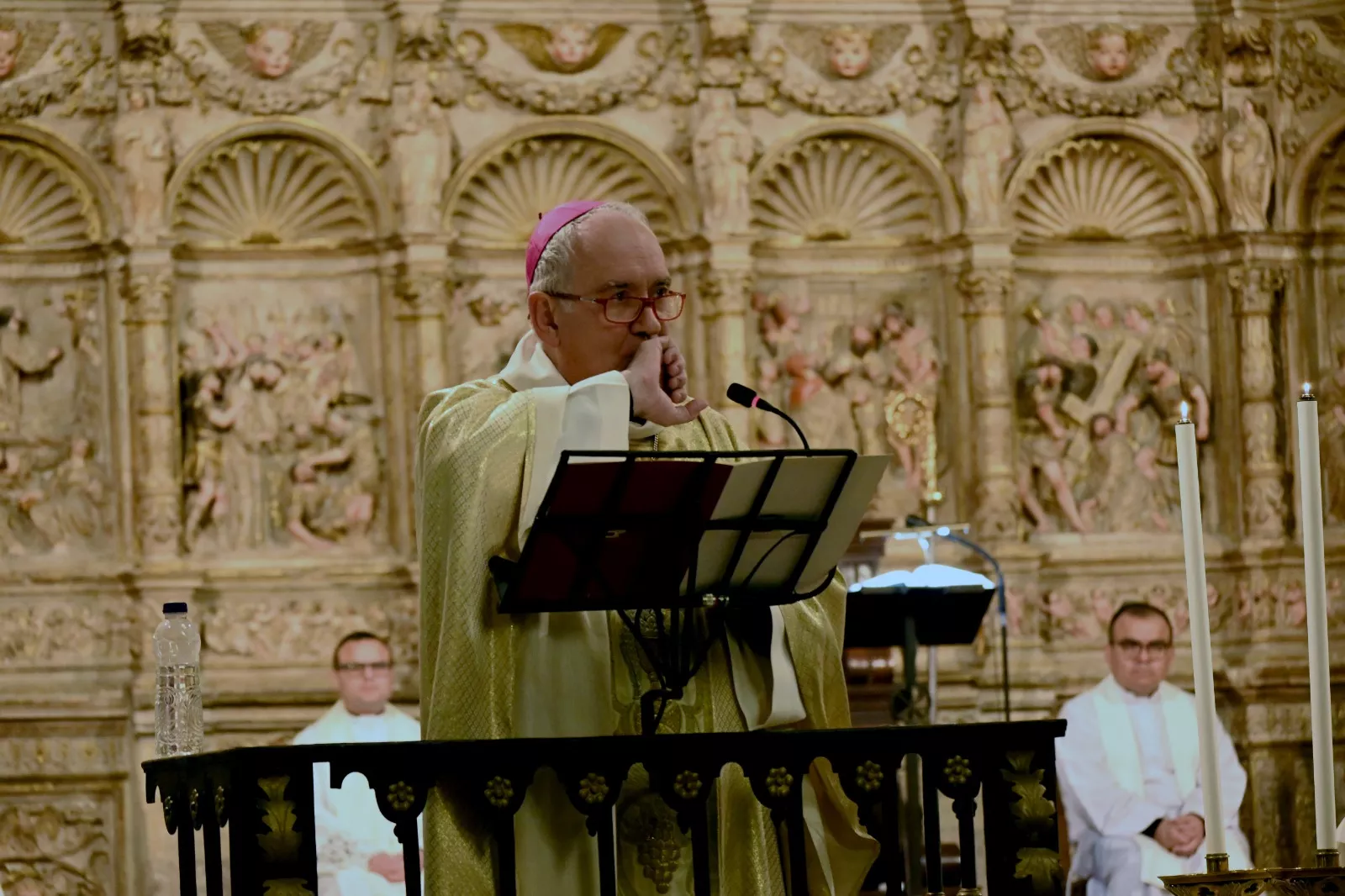 La resistencia de los buenos obispos frente a los intereses insalubres. Foto Carlos Jalle