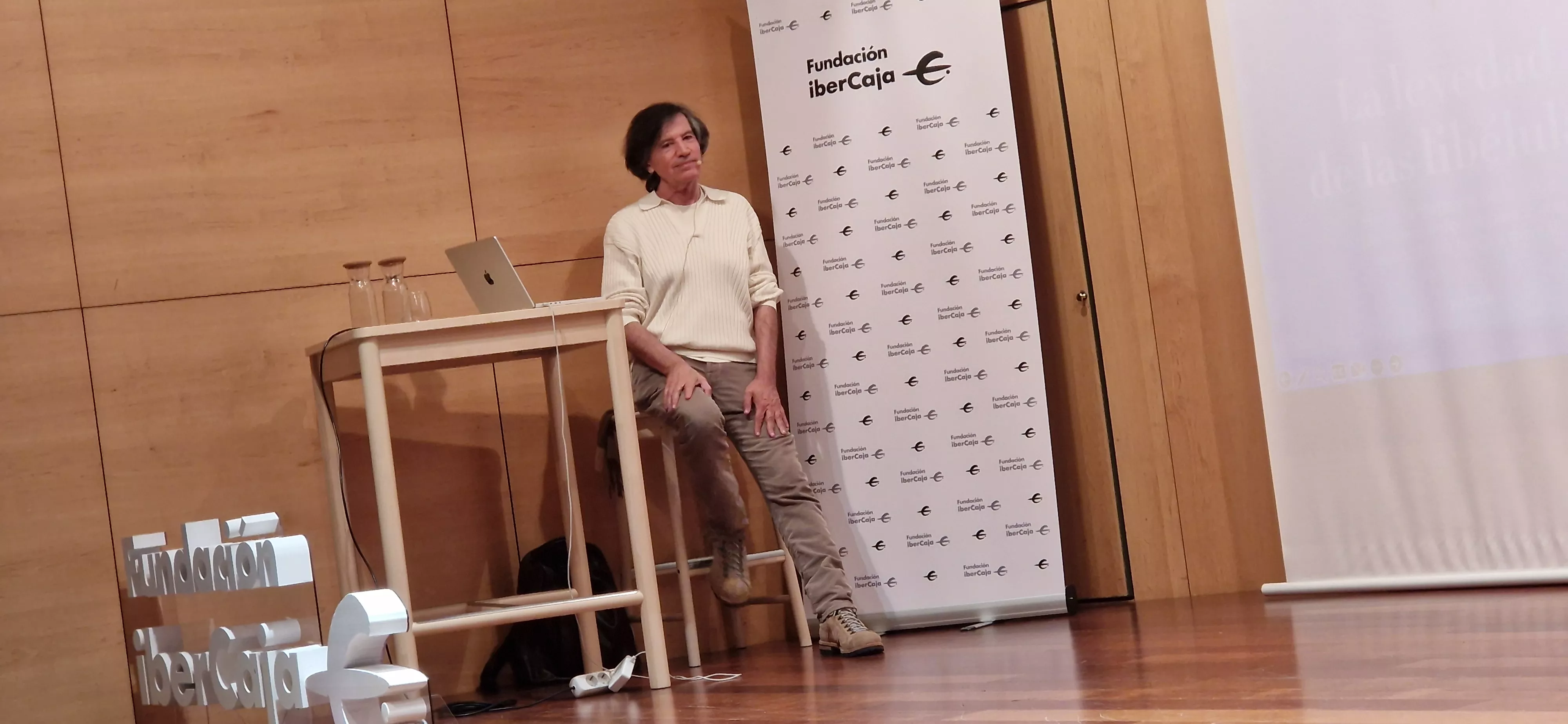 Carlos López-Otín, en su reciente visita a la Fundación Ibercaja Huesca. Foto Myriam Martínez