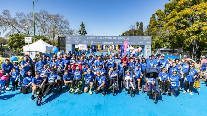 Equipo Zurich Aefat en Maratón Sevilla 2025. Foto Xavier d'Arquer Equipo Zurich Aefat en Maratón Sevilla 2025. Foto Xavier d'Arquer