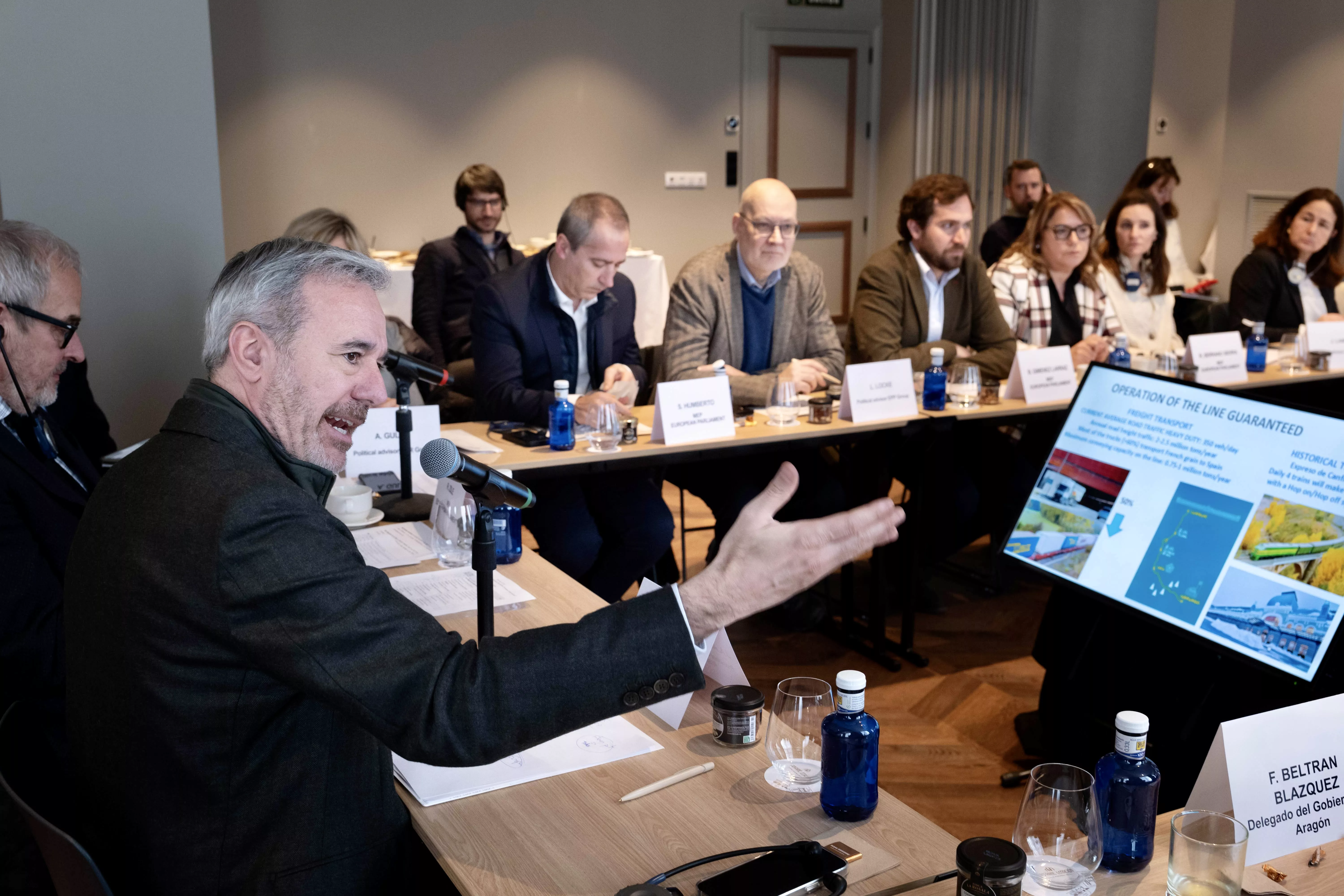 Intervención de Azcón en la reunión con la misión de la Comisión de Transportes y Turismo del Parlamento Europeo en Canfranc.