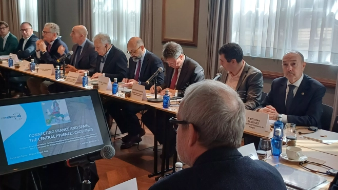 Reunión en Canfranc con la Comisión de Transportes y Turismo del Parlamento Europeo.